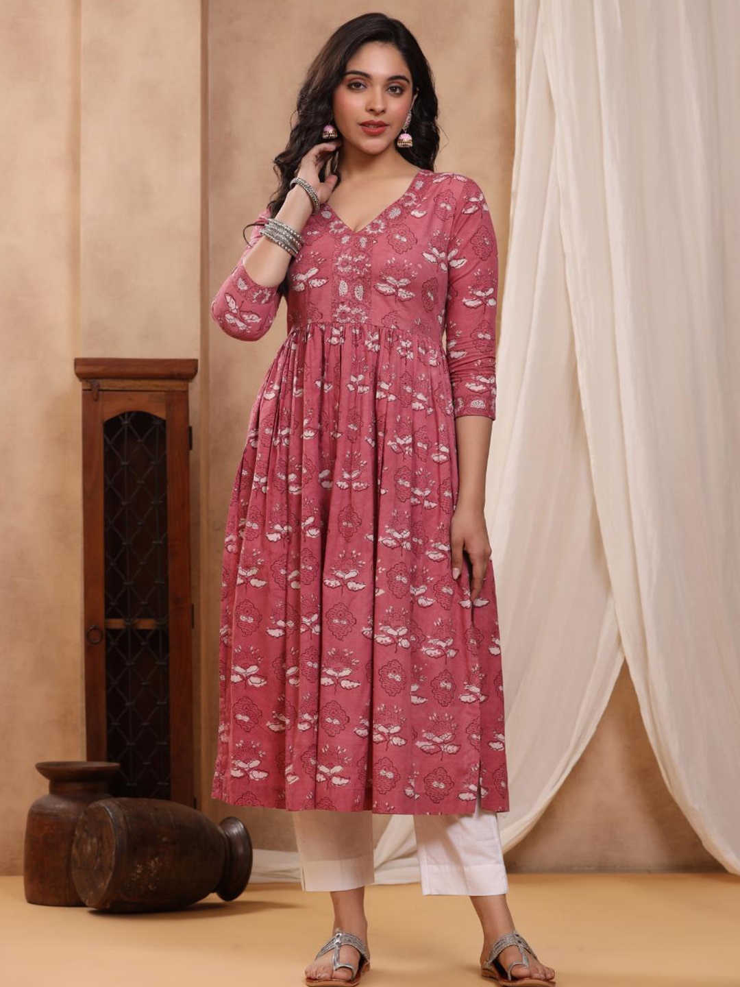 

Baisacrafts Women Rose Floral Printed Block Print Anarkali Kurta