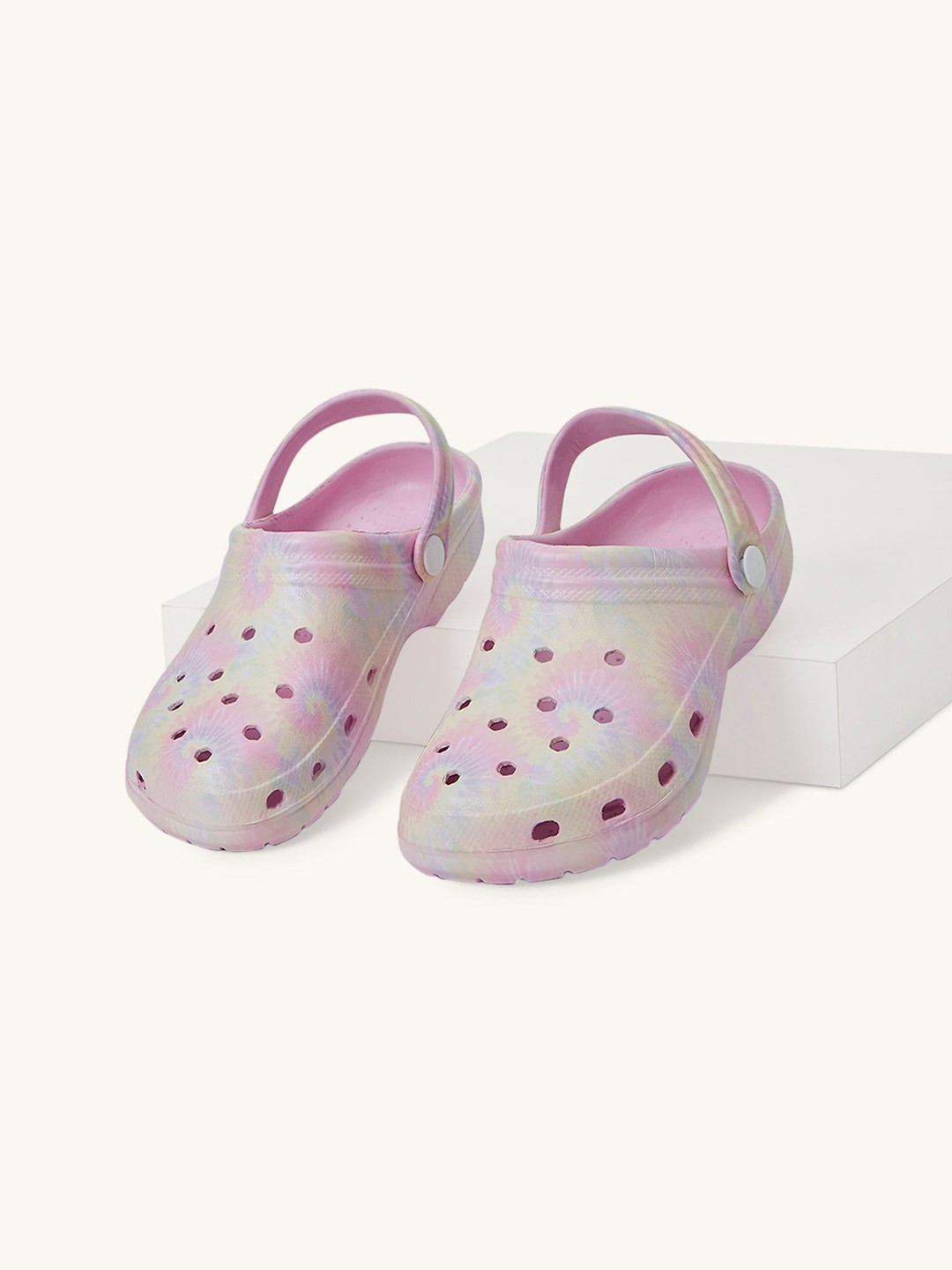 

Pantaloons Junior Girls Printed Dyed Clogs, Purple
