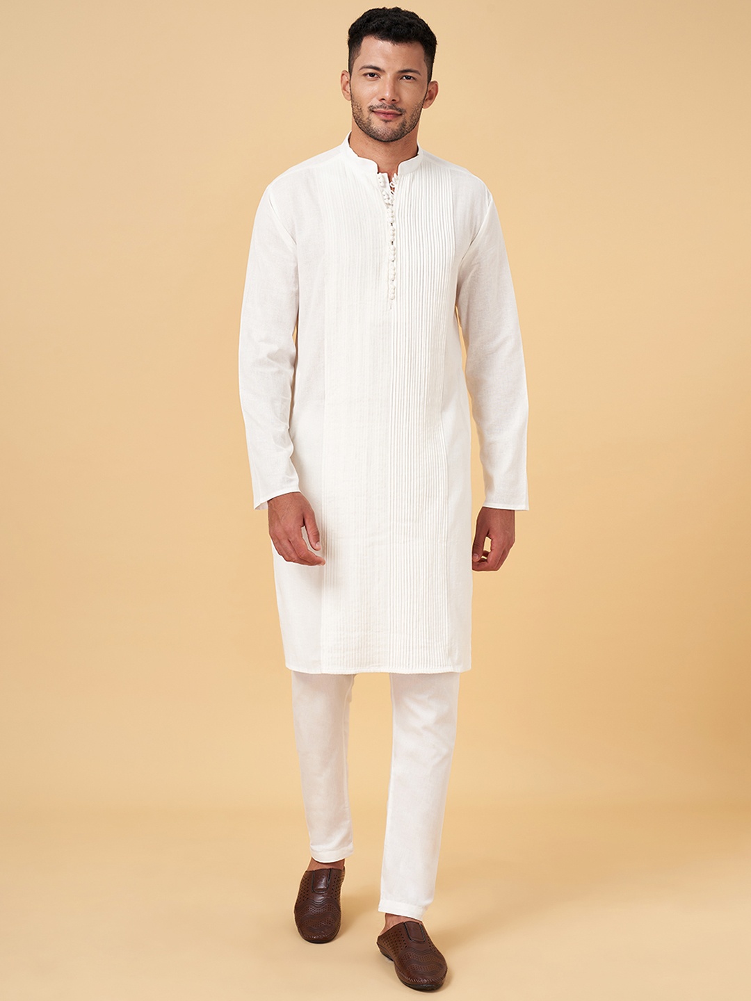 

indus route by Pantaloons Men Mandarin Collar Cotton Straight Kurta, Off white
