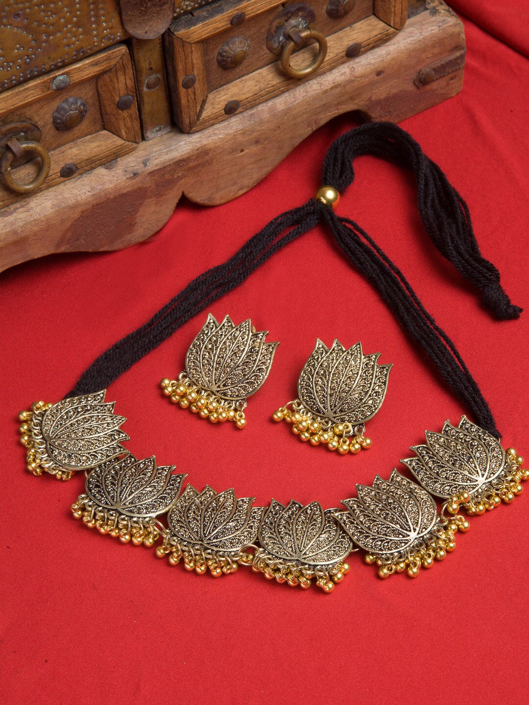 

PANASH Gold-Toned Floral Handcrafted Choker Jewellery Set