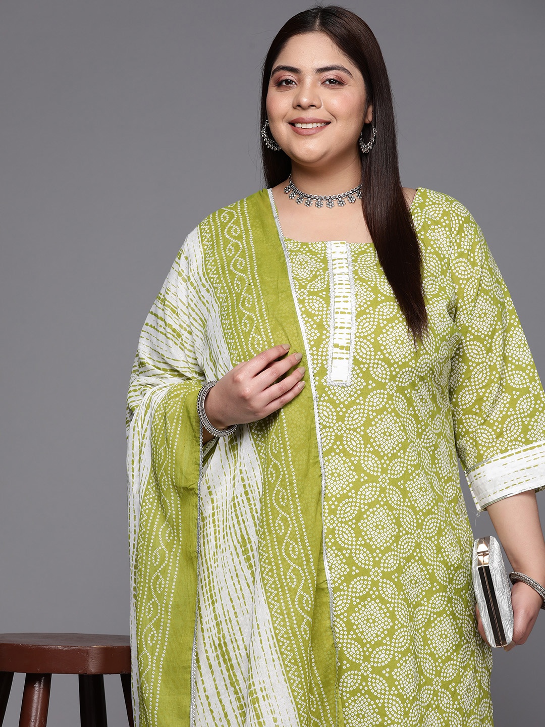 

EXTRA LOVE BY LIBAS Plus Size Bandhani Printed Gotta Patti Pure Cotton Kurta Set, Green