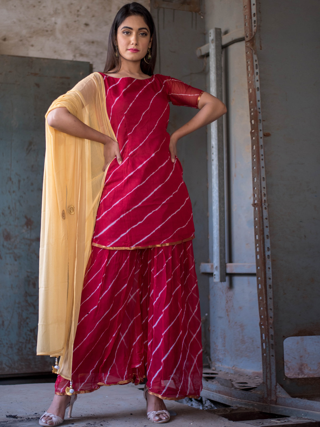 

Rangpur Women Leheriya Printed Kurti With Palazzos & Dupatta, Maroon