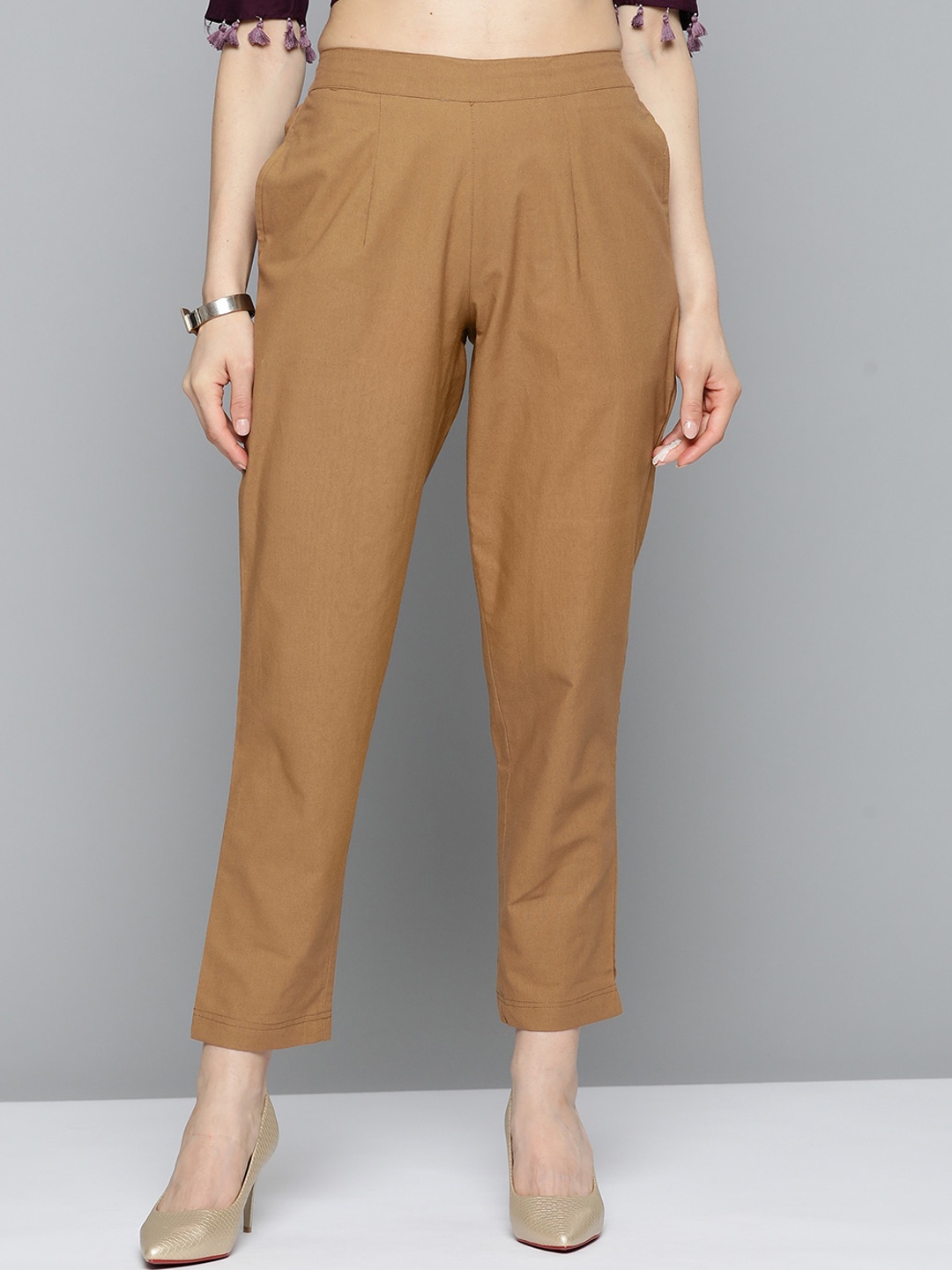 

MALHAAR Women Pleated Cropped Trousers, Khaki