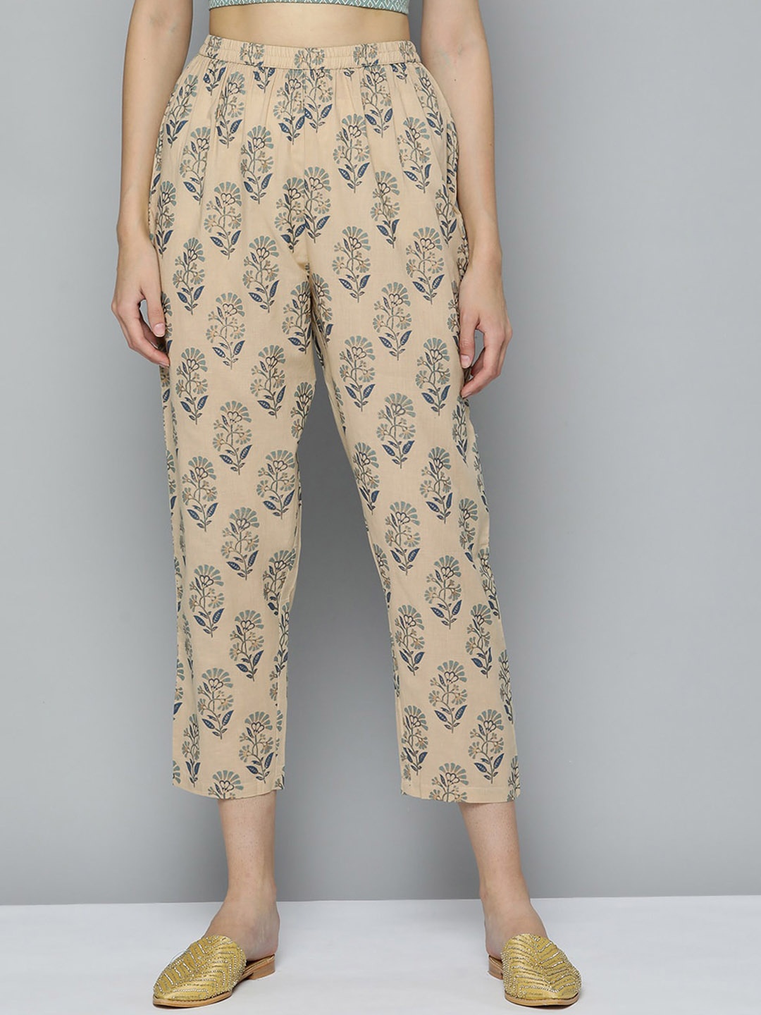

MALHAAR Women Printed Cotton Straight Fit Cropped Trousers, Beige