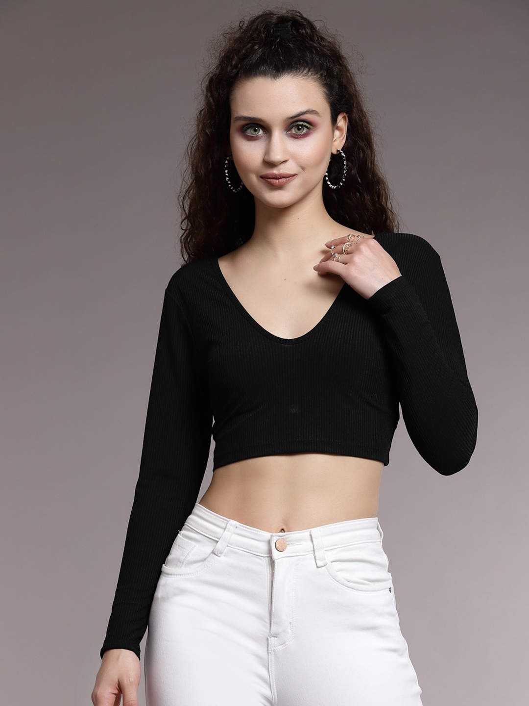 

KASSUALLY Fitted V-NeckCrop Top, Black