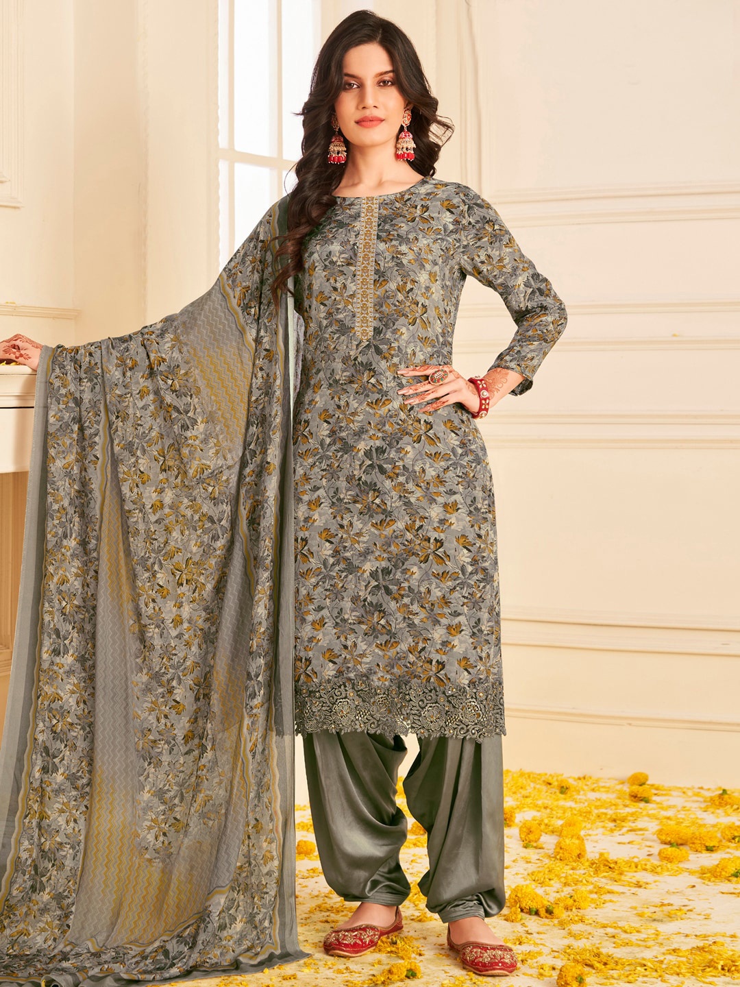 

Stylee LIFESTYLE Printed Silk Crepe Unstitched Dress Material, Grey