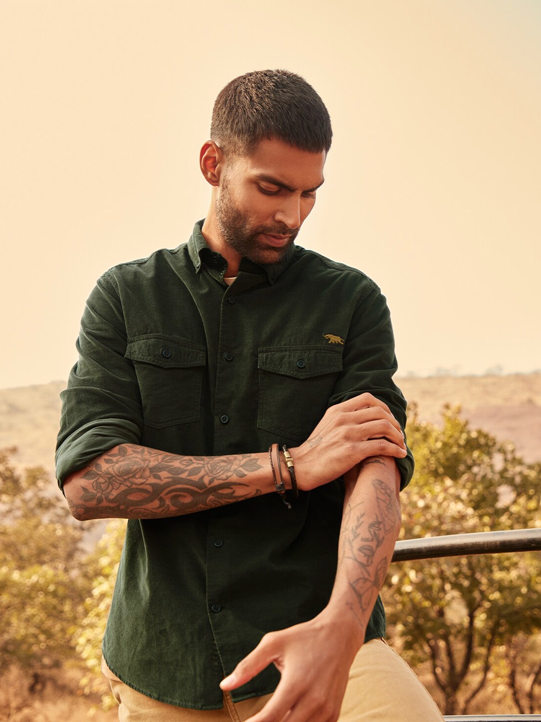 

Andamen Men Corduroy Front Flap Pockets Shirt, Olive