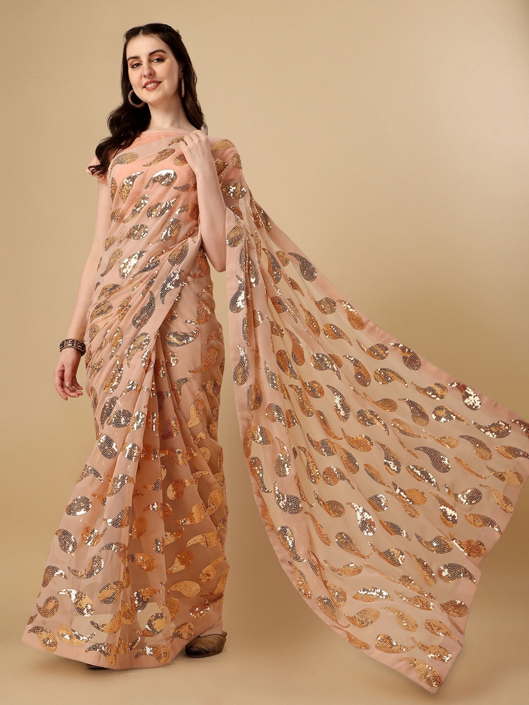 

Vaidehi Fashion Sequinned Georgette Saree, Peach