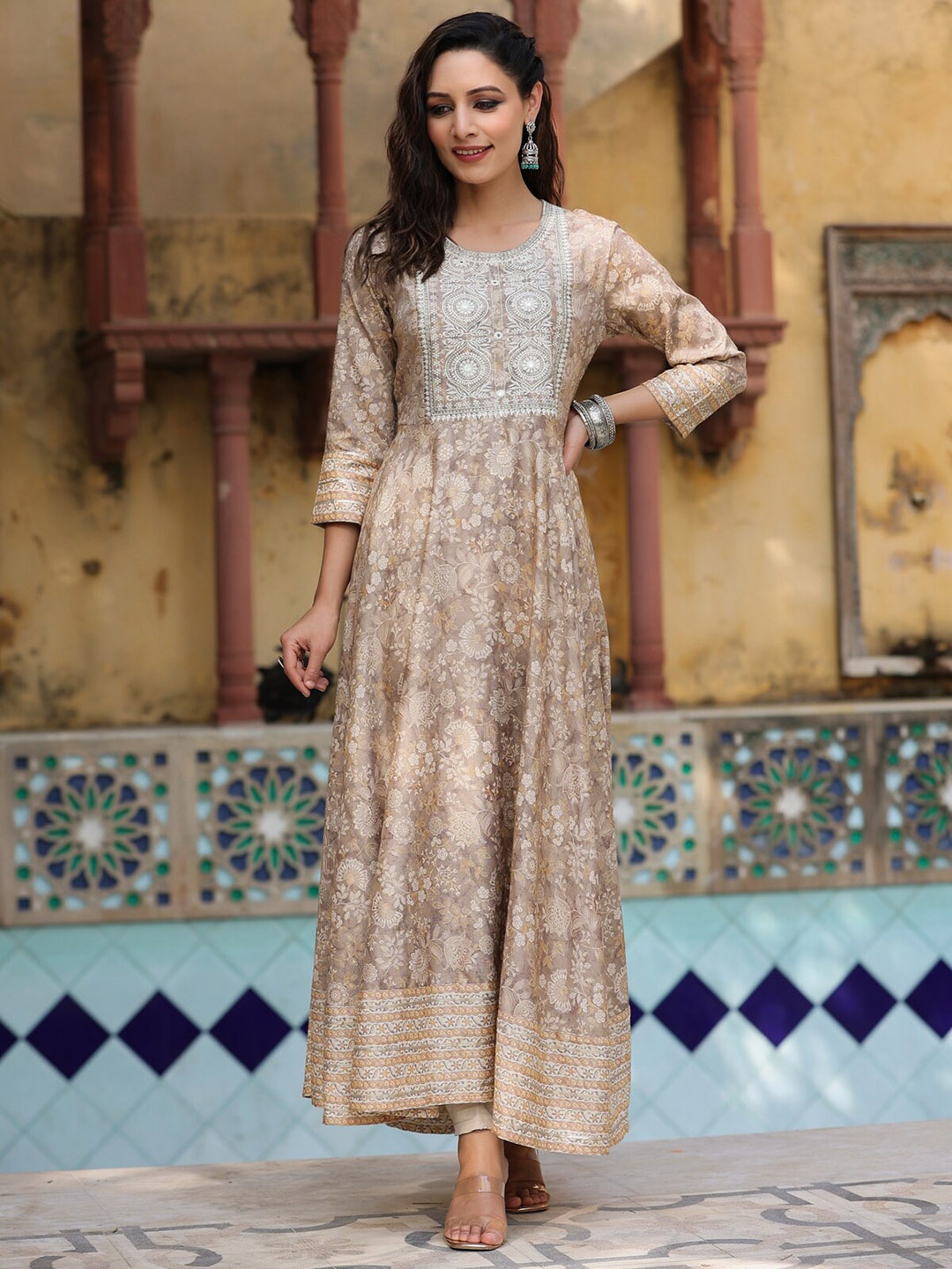 

Rain & Rainbow Women Floral Printed Anarkali Kurta, Beige