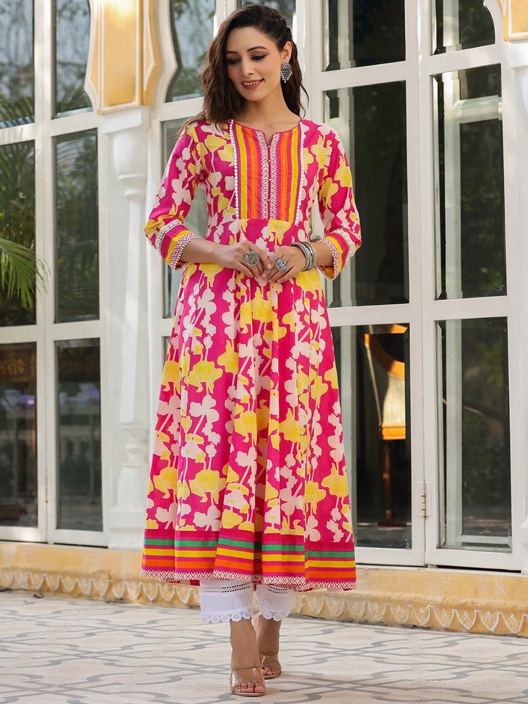 

Rain & Rainbow Women Floral Printed Pure Cotton Kurta, Fuchsia