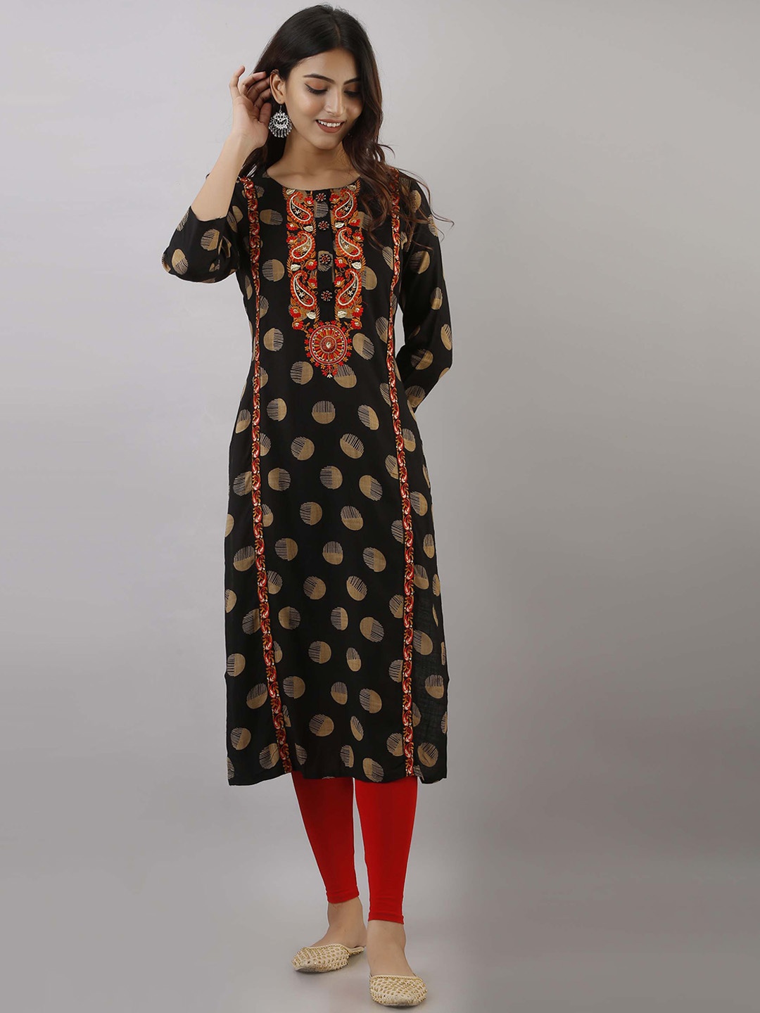 

Nehamta Women Paisley Embroidery Straight Kurta, Black