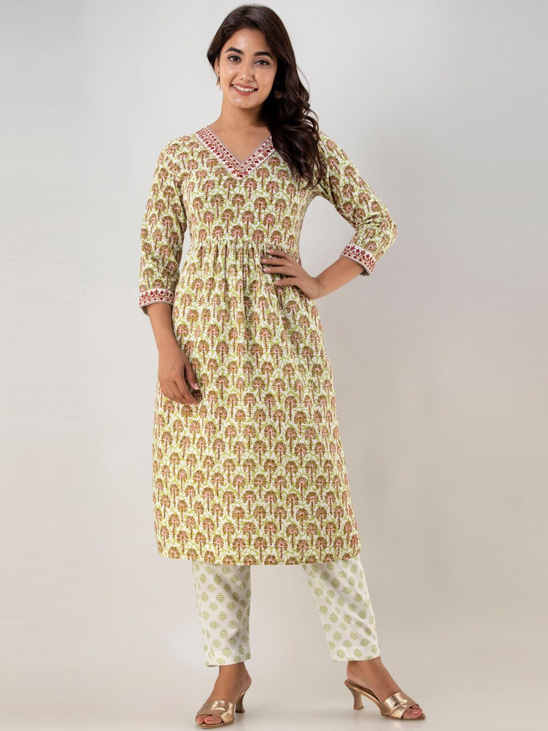 

Kurtipedia Women Floral Printed Pure Cotton Kurta with Trousers & Dupatta, Olive