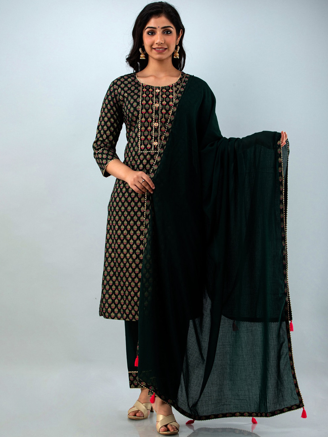 

Kurtipedia Floral Printed Gotta Patti Kurta with Trousers & Dupatta, Green