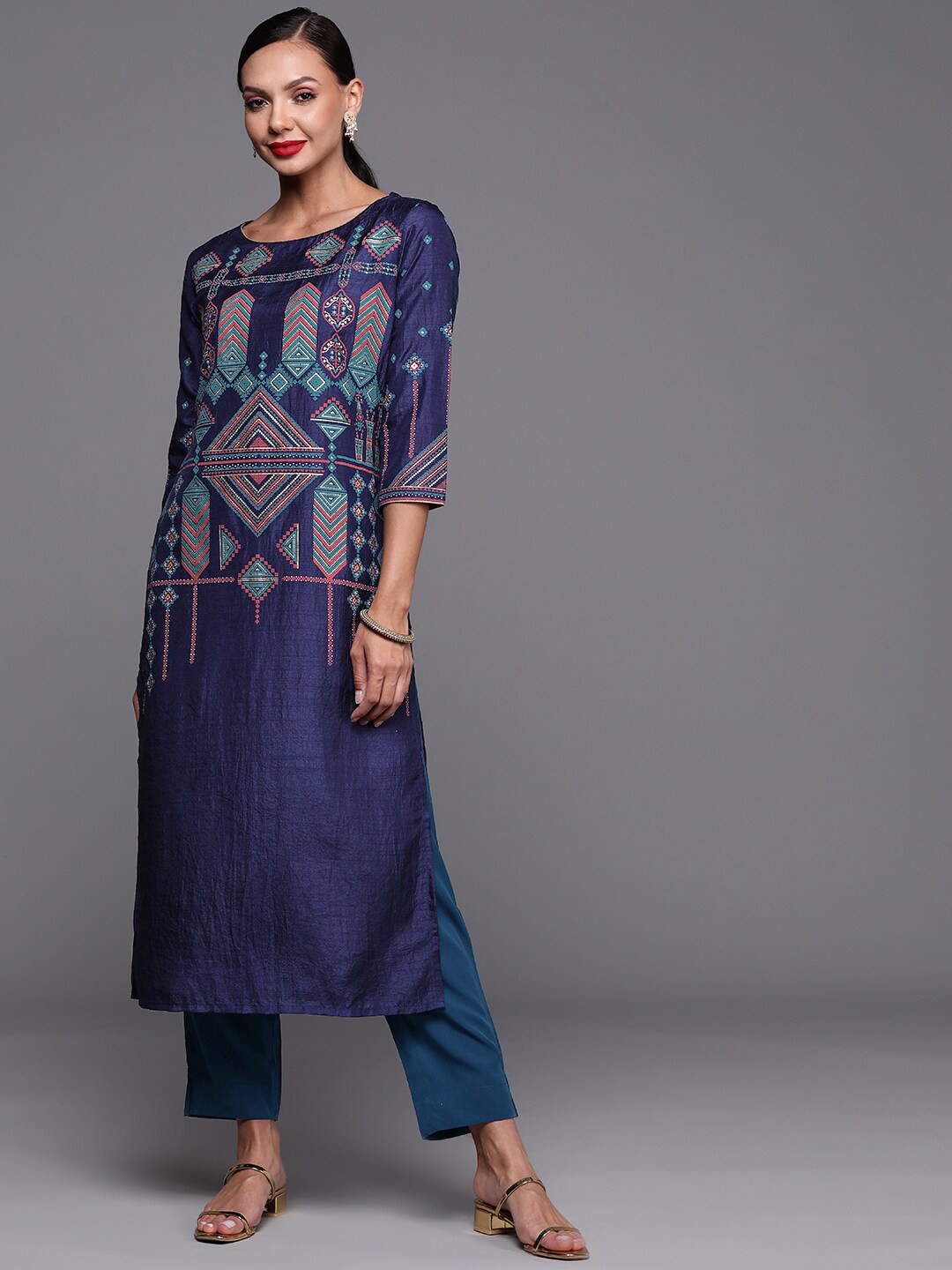 

Indo Era Ethnic Motifs Printed Boat Neck Straight Kurta, Navy blue