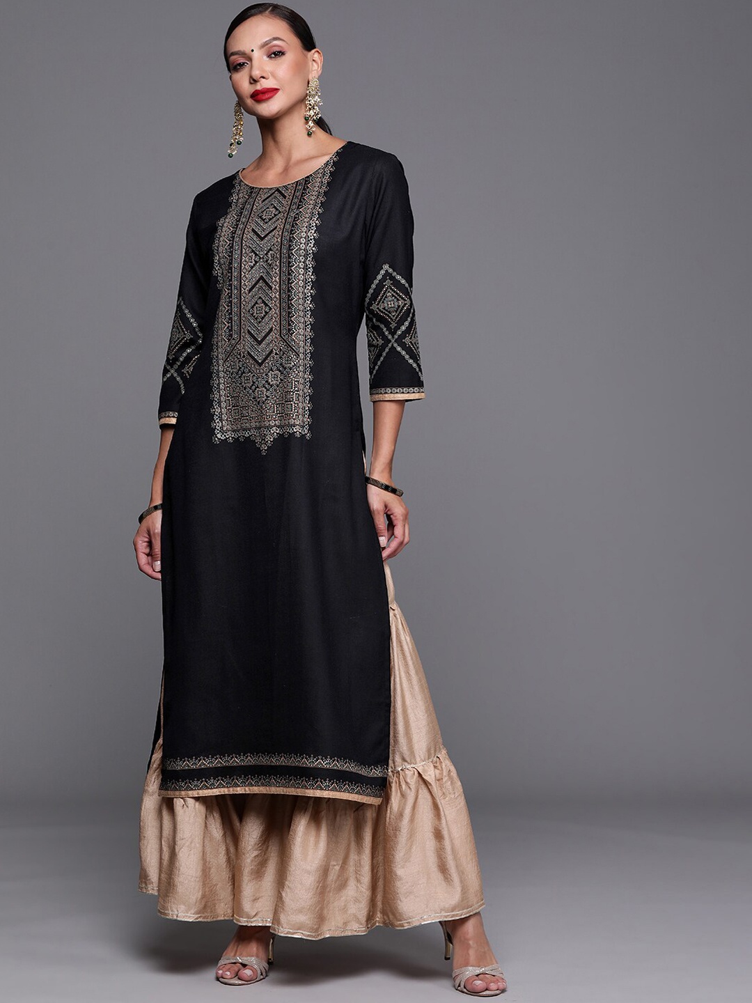 

Indo Era Women Geometric Foil Printed Cotton Kurta, Black