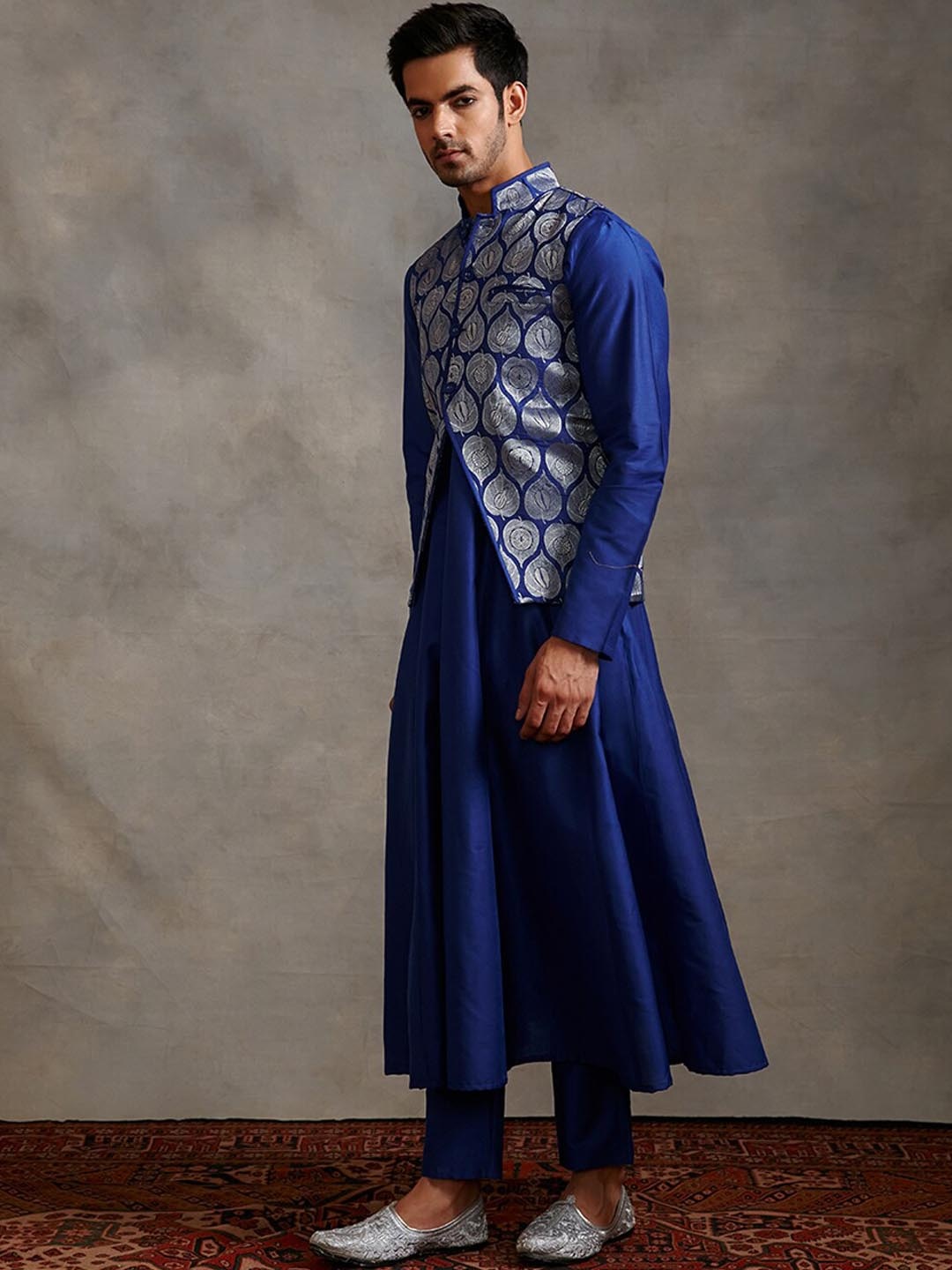 

Abhishti Men Blue Layered Kurta with Pyjamas
