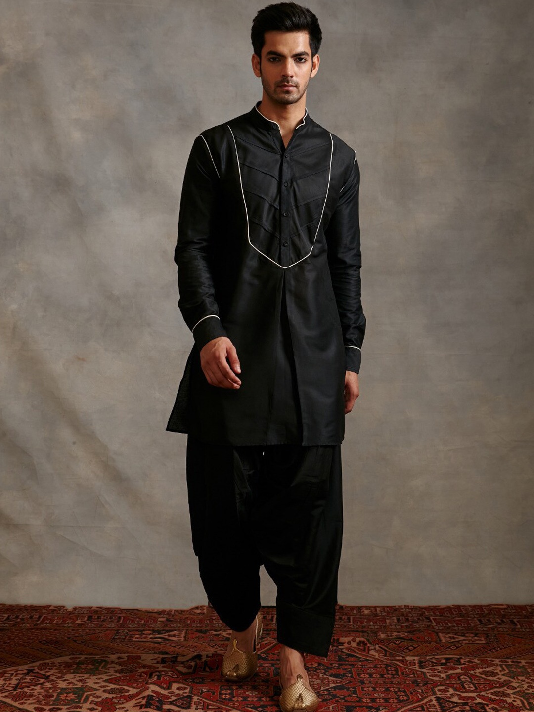 

Abhishti Men A-line Mandarin Collar Kurta with Pyjamas, Black