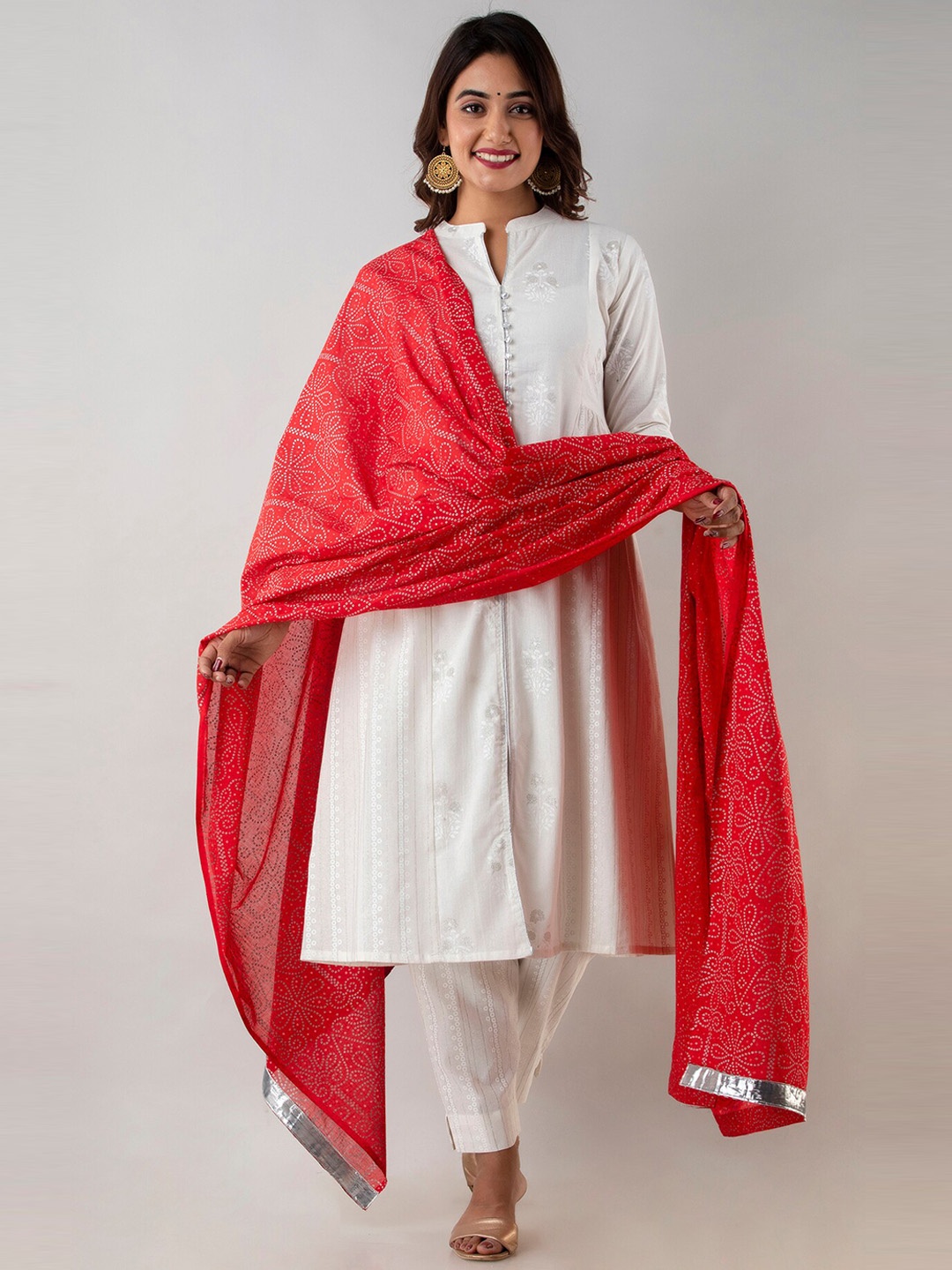 

Kurtipedia Floral Printed Pure Cotton Kurta with Trousers & Dupatta, Off white