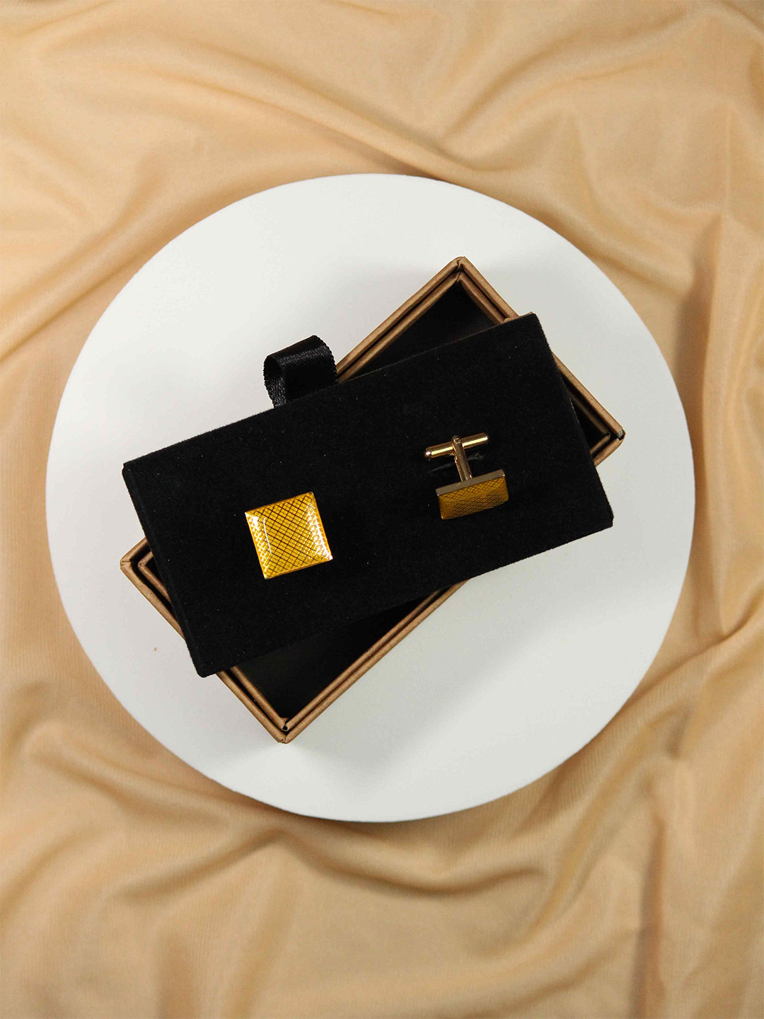 

Tossido Men Checked Square Cufflink, Gold