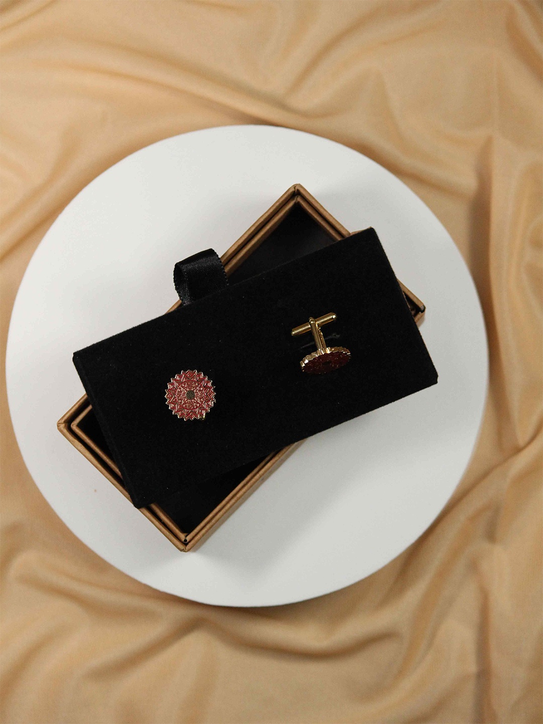 

Tossido Gold-Plated Floral Cufflink, Red
