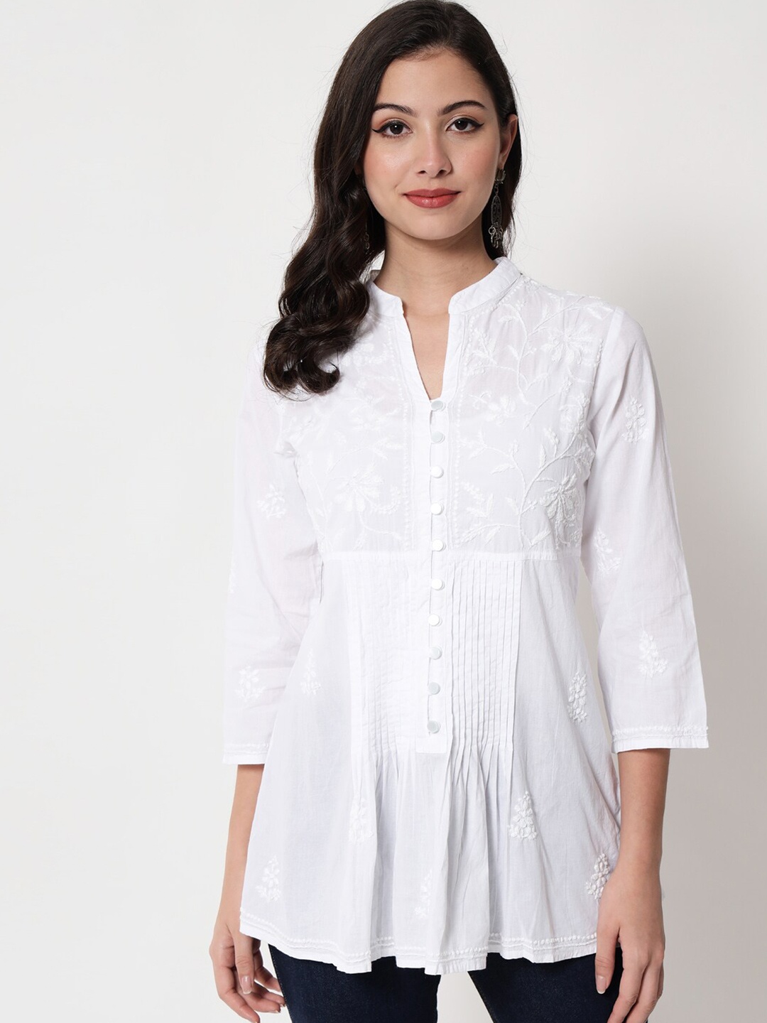 

PARAMOUNT CHIKAN Floral Embroidered Chikankari Pure Cotton Kurti, White