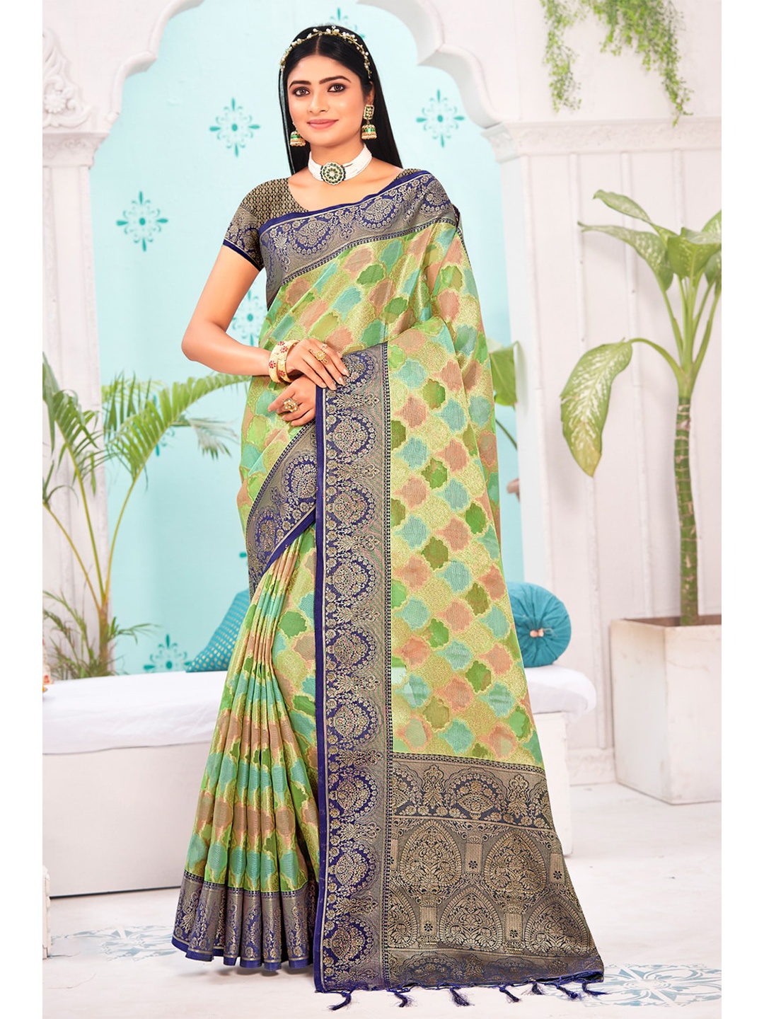 

Exclusiva Woven Design Zari Organza Saree, Green