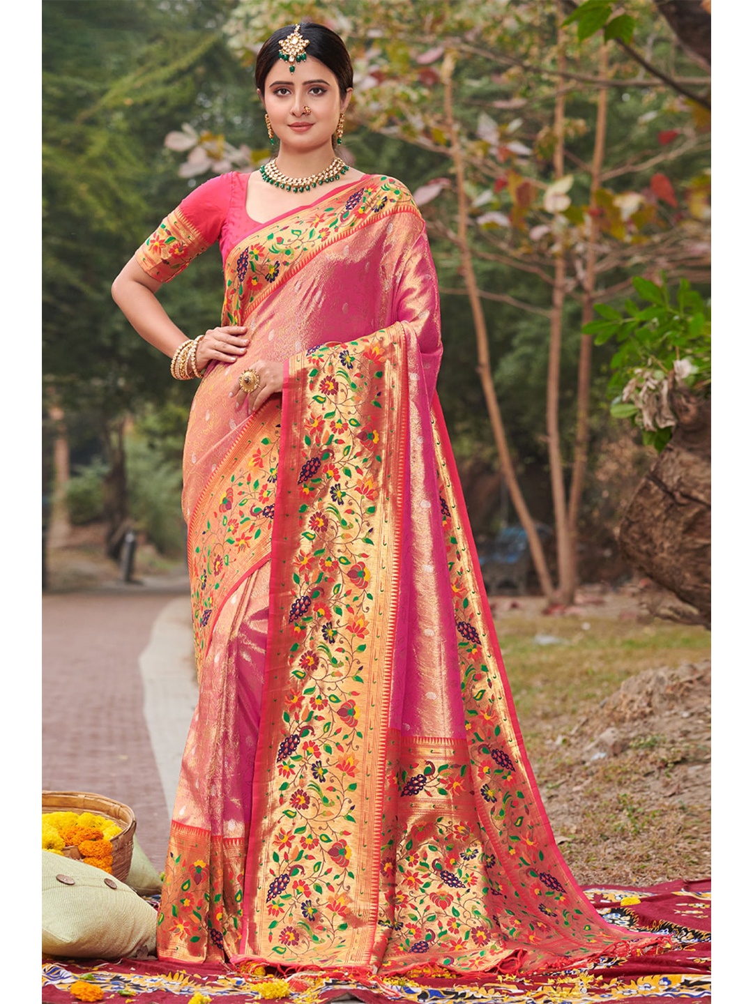 

Exclusiva Woven Design Zari Banarasi Saree, Pink