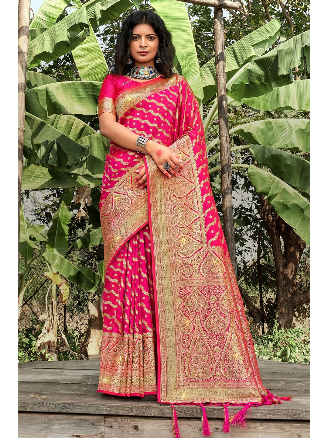

Exclusiva Woven Design Zari Banarasi Saree, Magenta