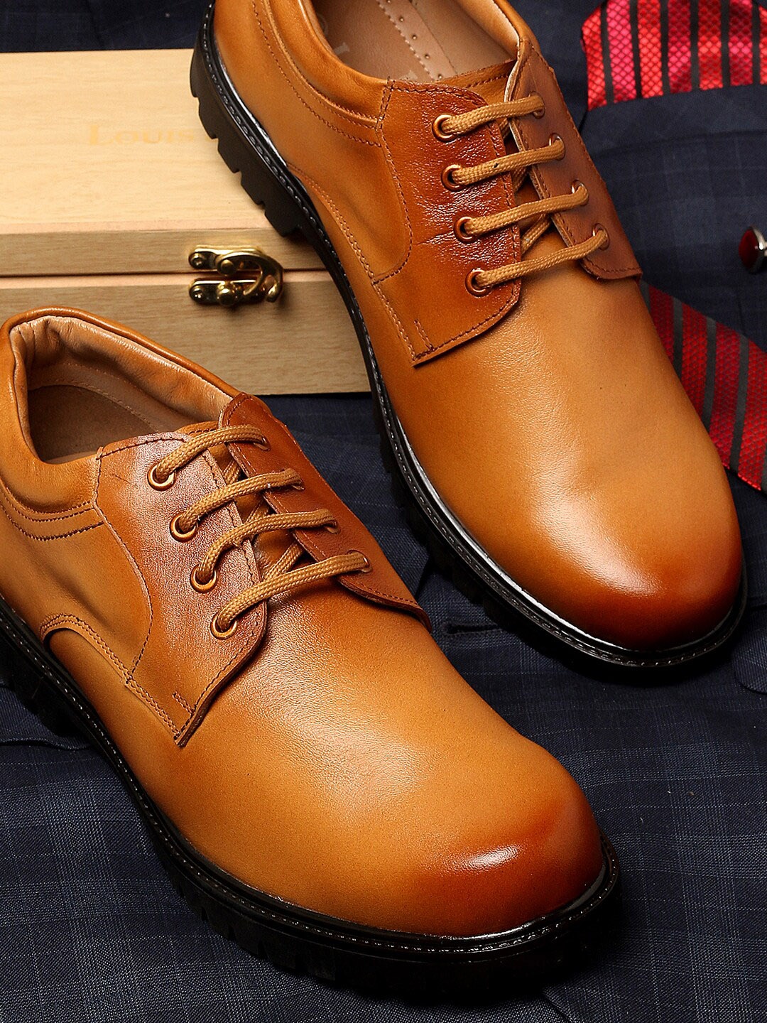 

LOUIS STITCH Men Textured Leather Derbys, Tan
