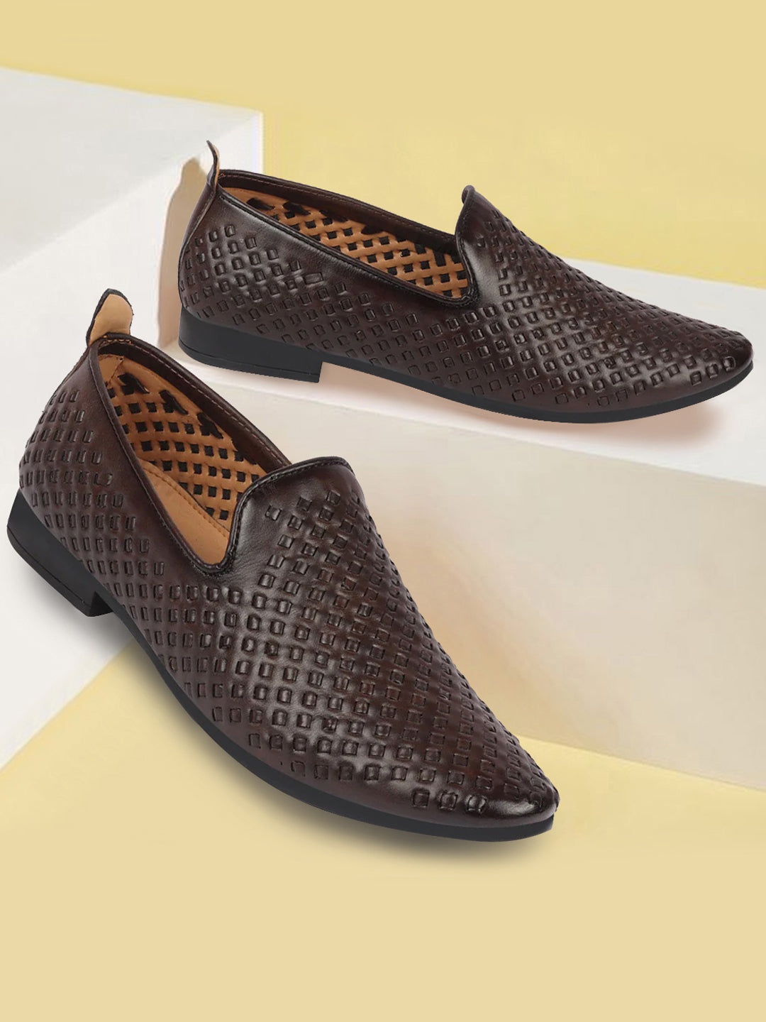 

FAUSTO Men Textured Lightweight Mojaris, Brown