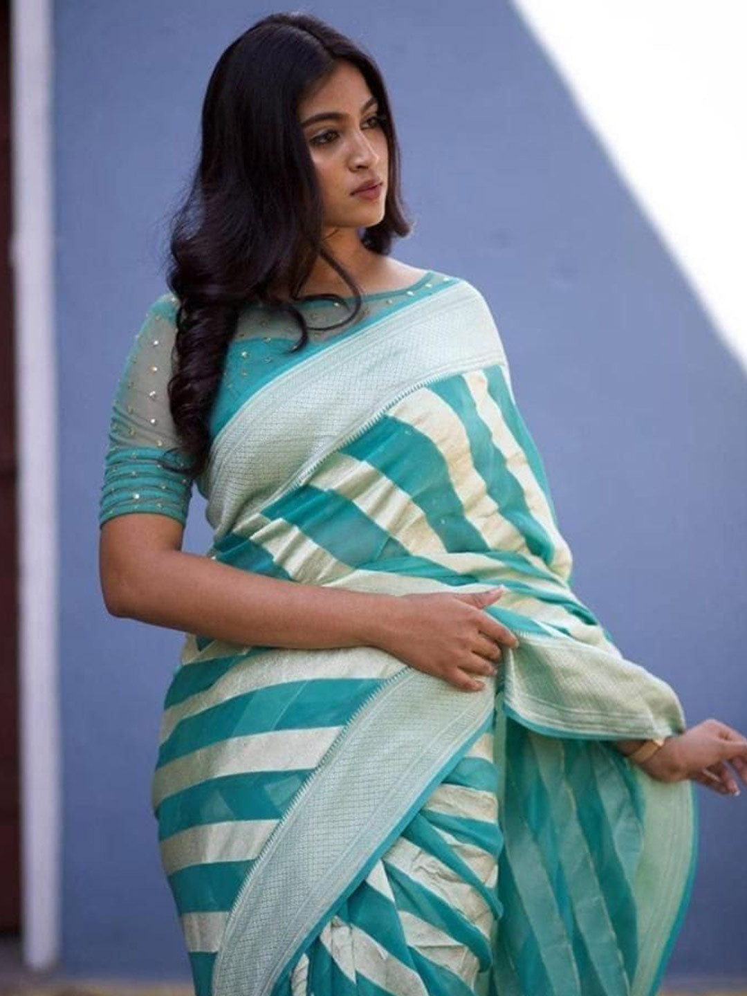 

ORUS Woven Design Zari Silk Blend Kanjeevaram Saree, Blue