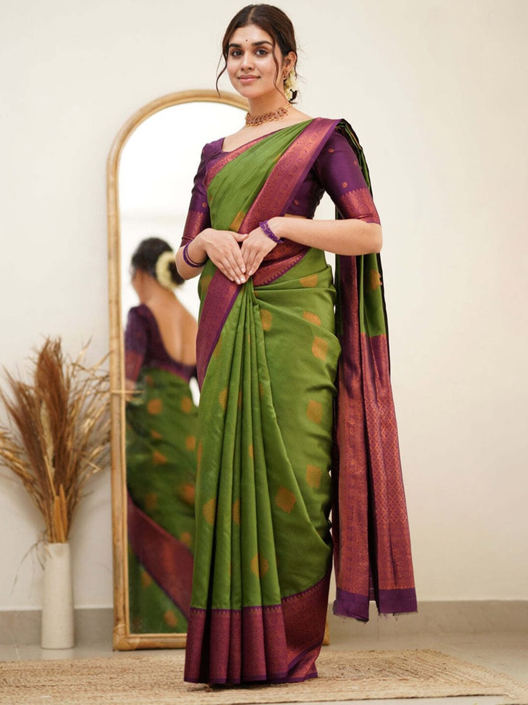 

ORUS Woven Design Zari Silk Blend Kanjeevaram Saree, Green