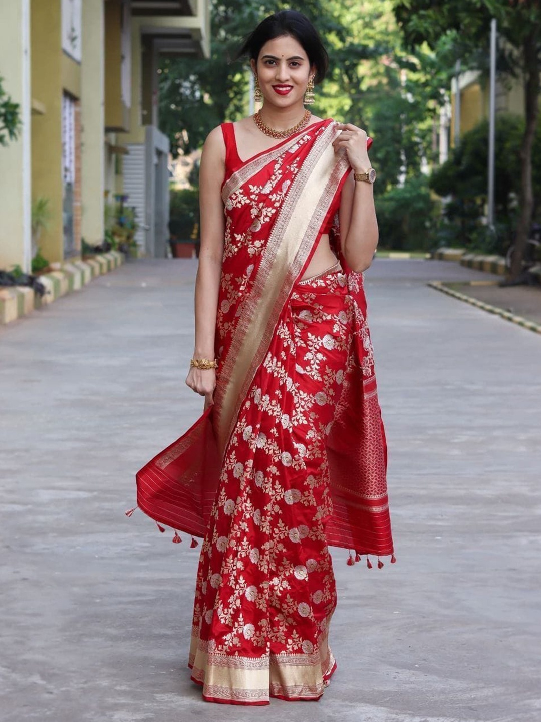 

ORUS Woven Design Zari Silk Blend Banarasi Saree, Red