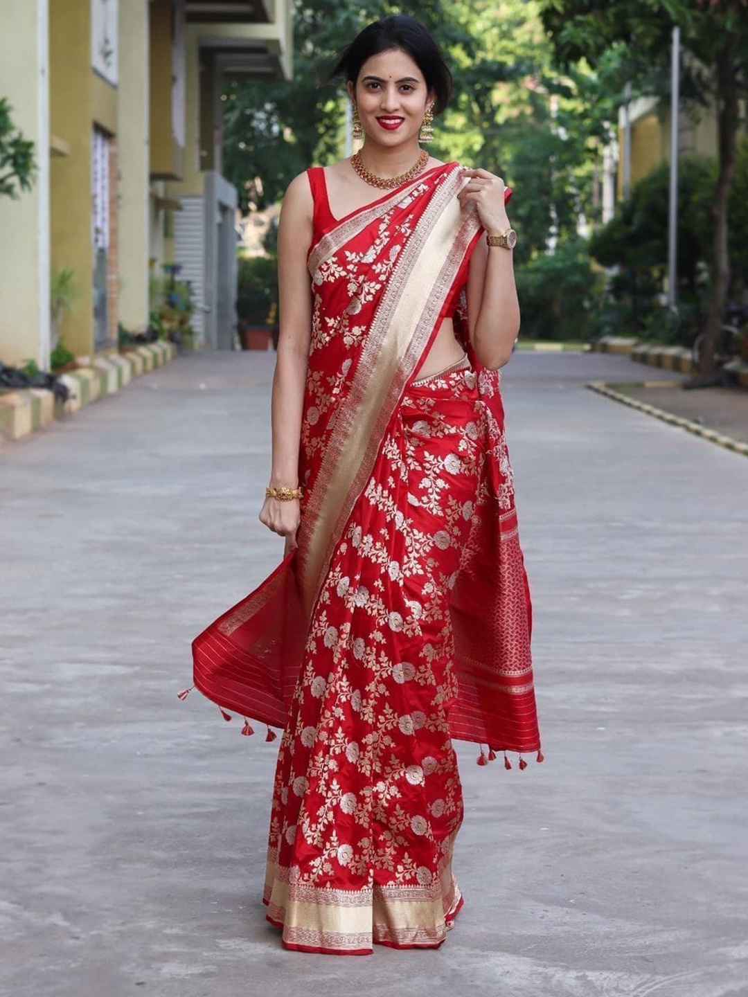 

ORUS Woven Design Zari Silk Blend Banarasi Saree, Red