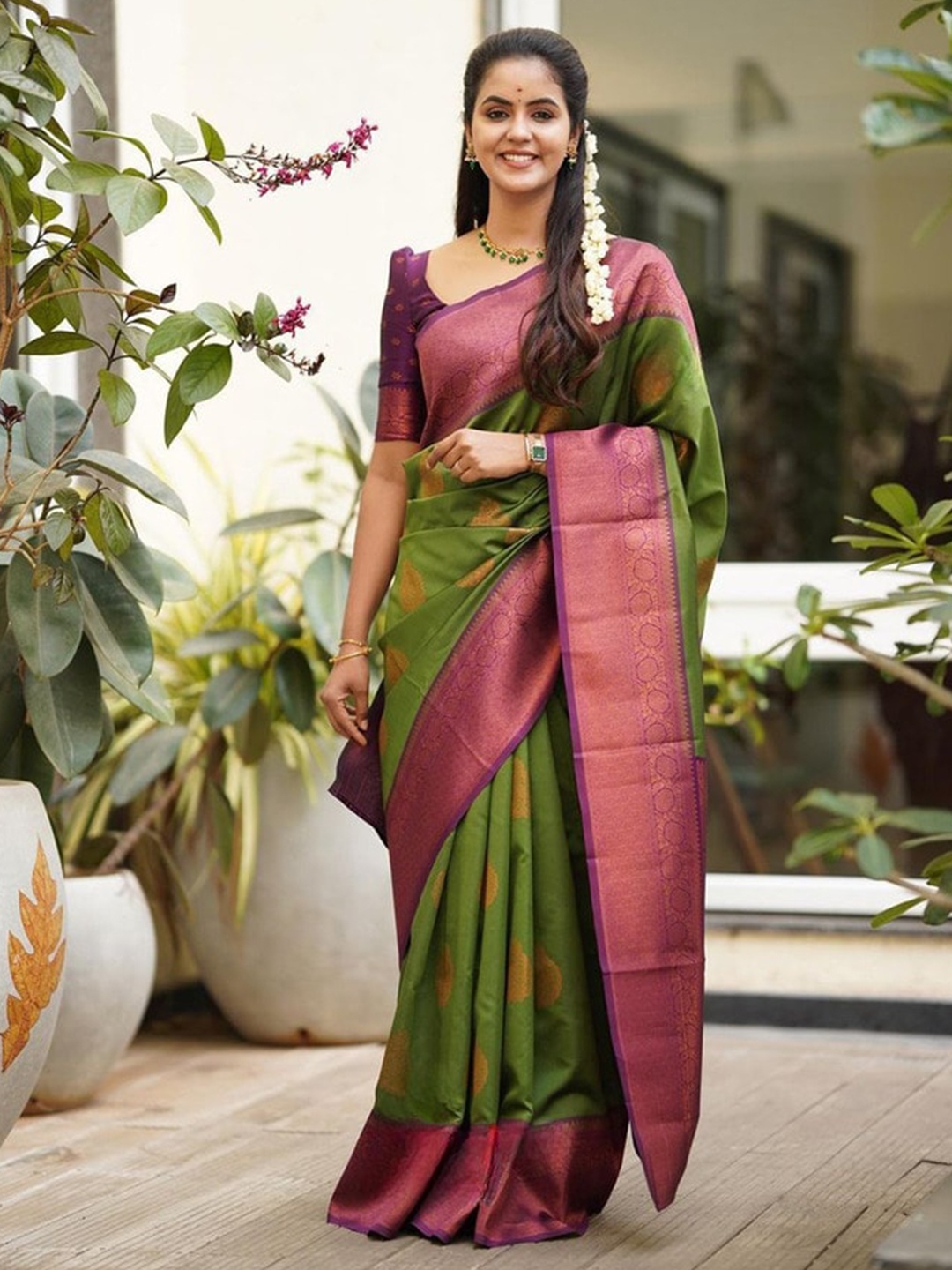 

ORUS Woven Design Zari Silk Blend Kanjeevaram Saree, Lime green