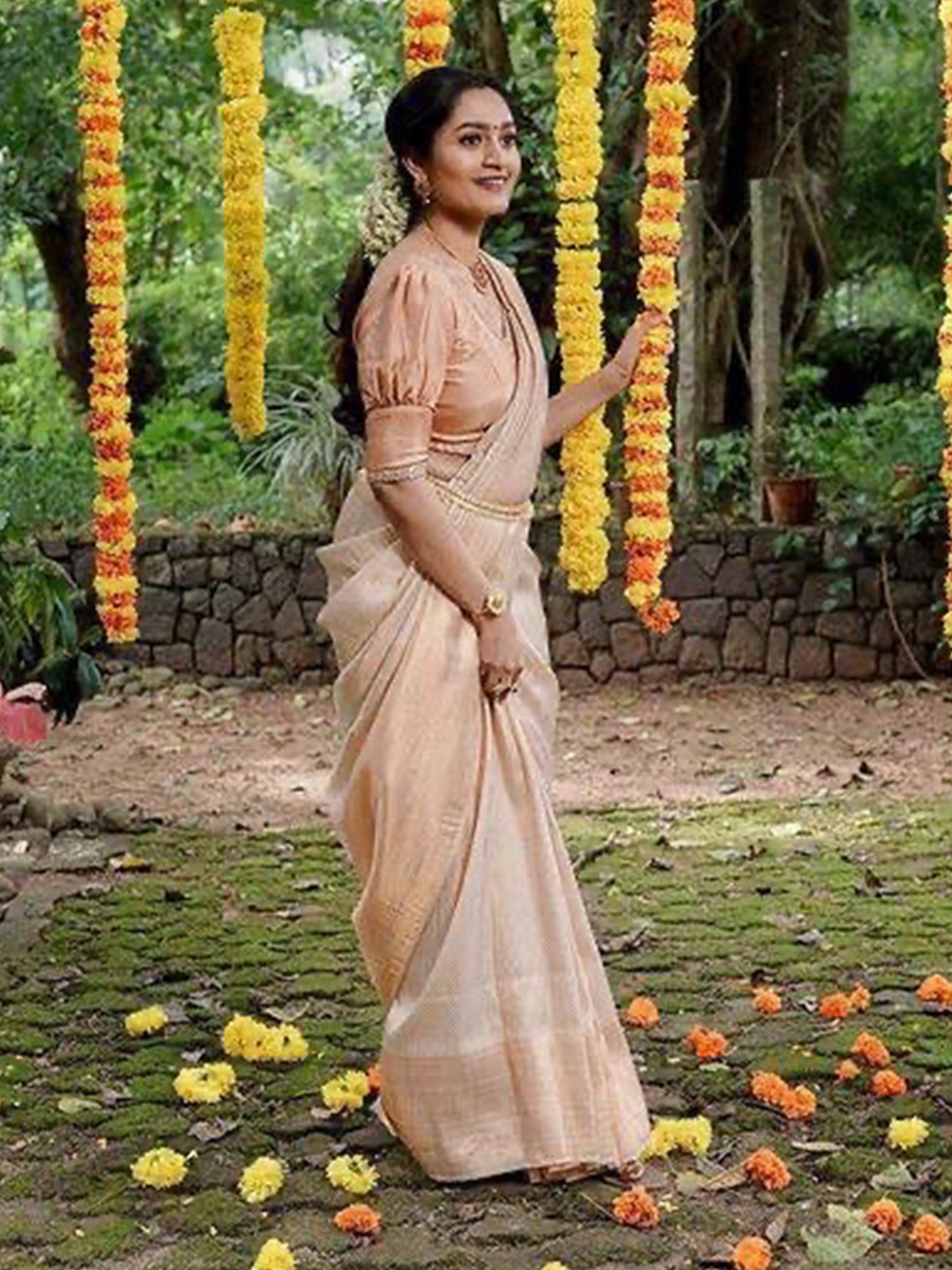 

ORUS Woven Design Zari Silk Blend Kanjeevaram Saree, Beige