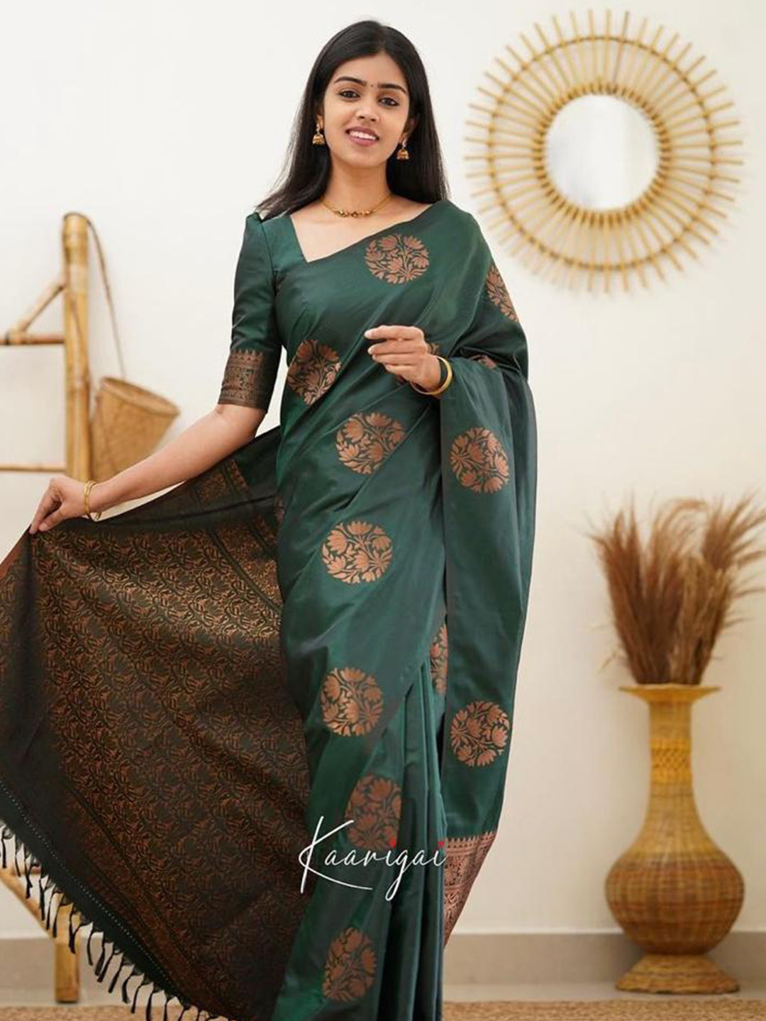 

ORUS Woven Design Zari Silk Blend Kanjeevaram Saree, Green
