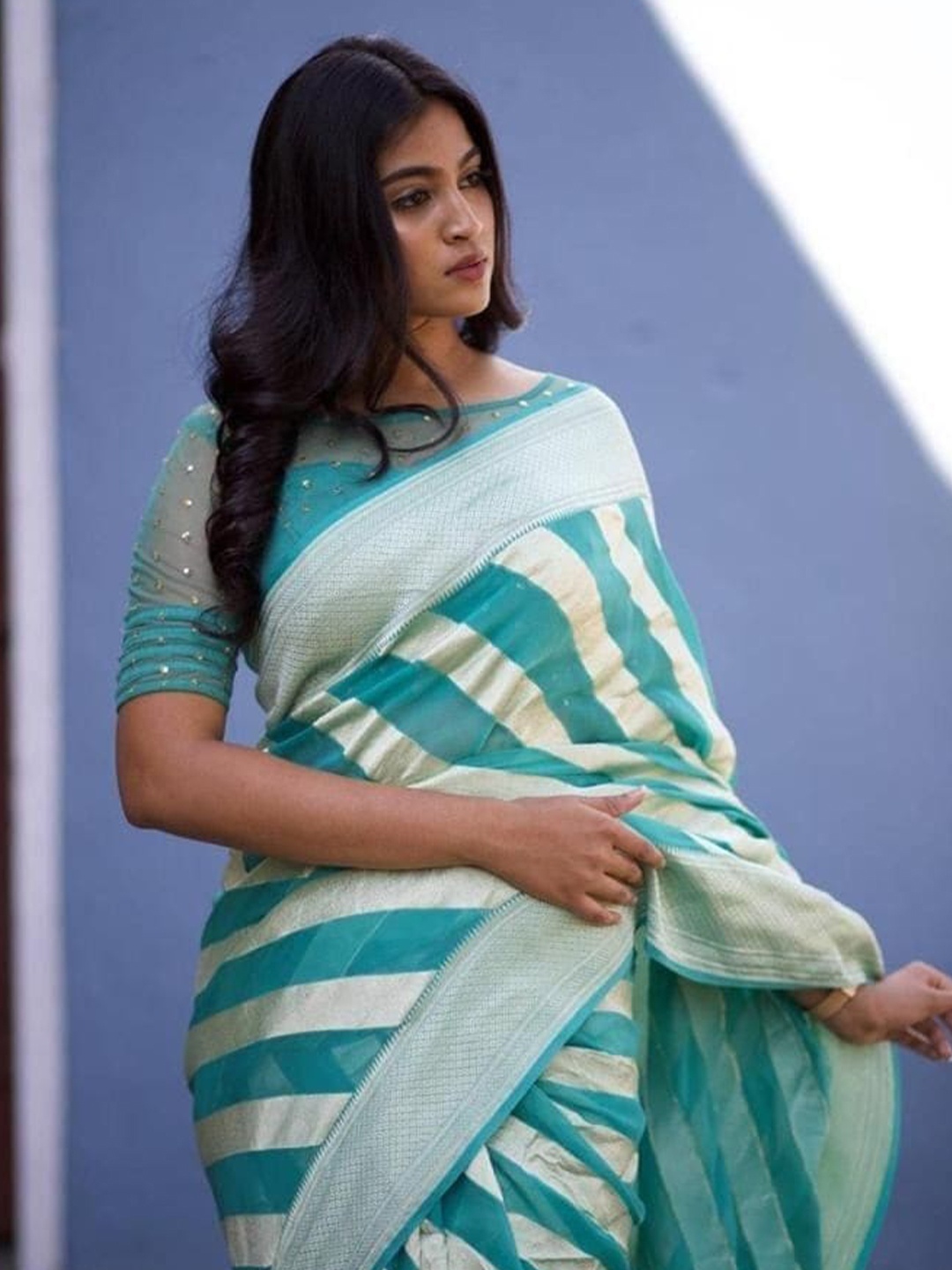

ORUS Woven Design Zari Silk Blend Kanjeevaram Saree, Blue