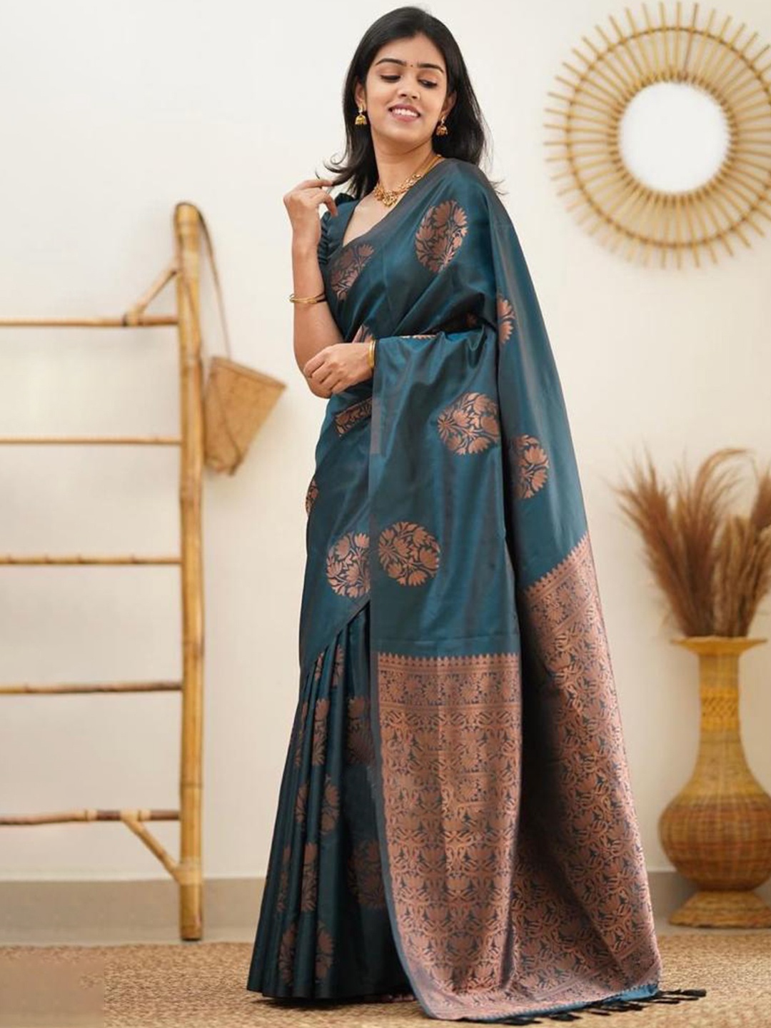 

ORUS Woven Design Floral Zari Kanjeevaram Saree, Teal