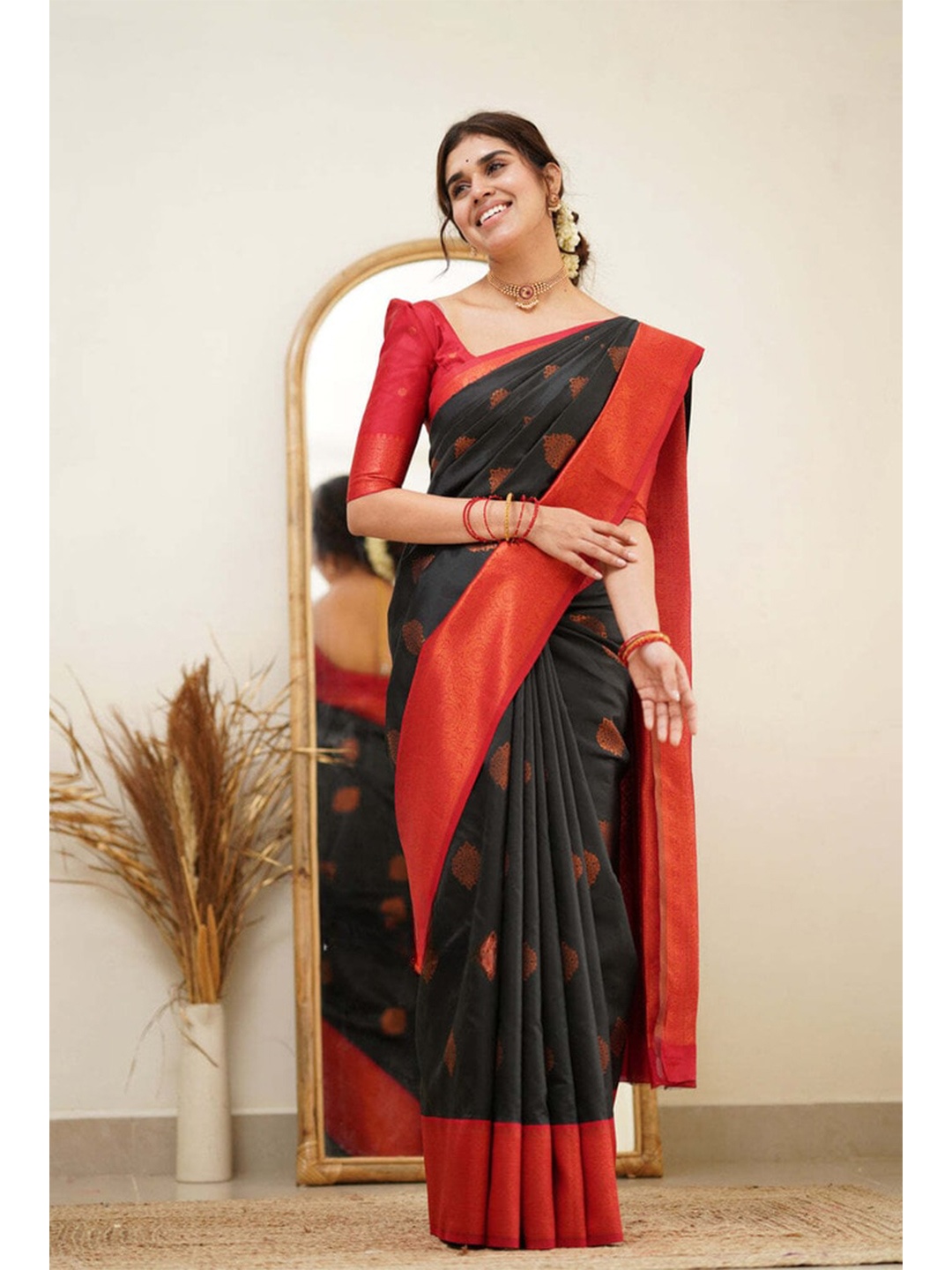 

ORUS Woven Design Zari Ethnic Motifs Kanjeevaram Saree, Green