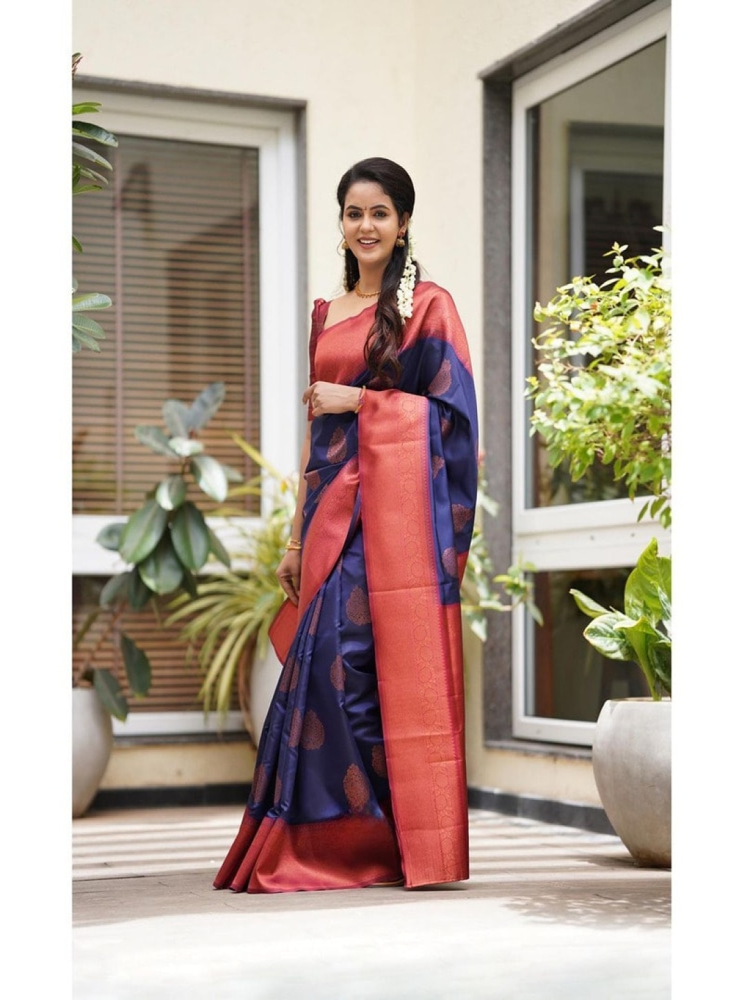 

ORUS Woven Design Zari Silk Blend Kanjeevaram Saree, Blue