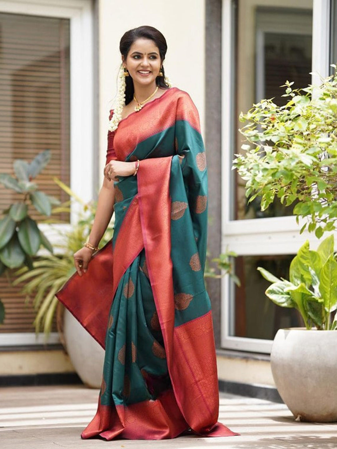 

ORUS Woven Design Zari Silk Blend Kanjeevaram Saree, Gold