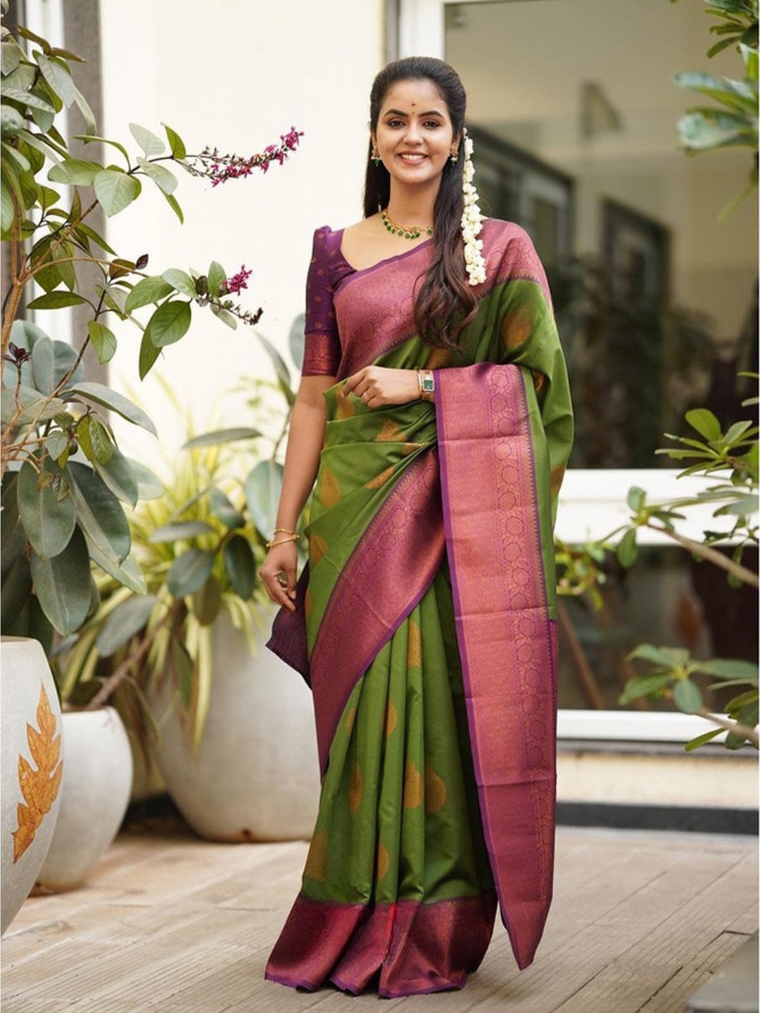 

ORUS Woven Design Zari Silk Blend Kanjeevaram Saree, Lime green