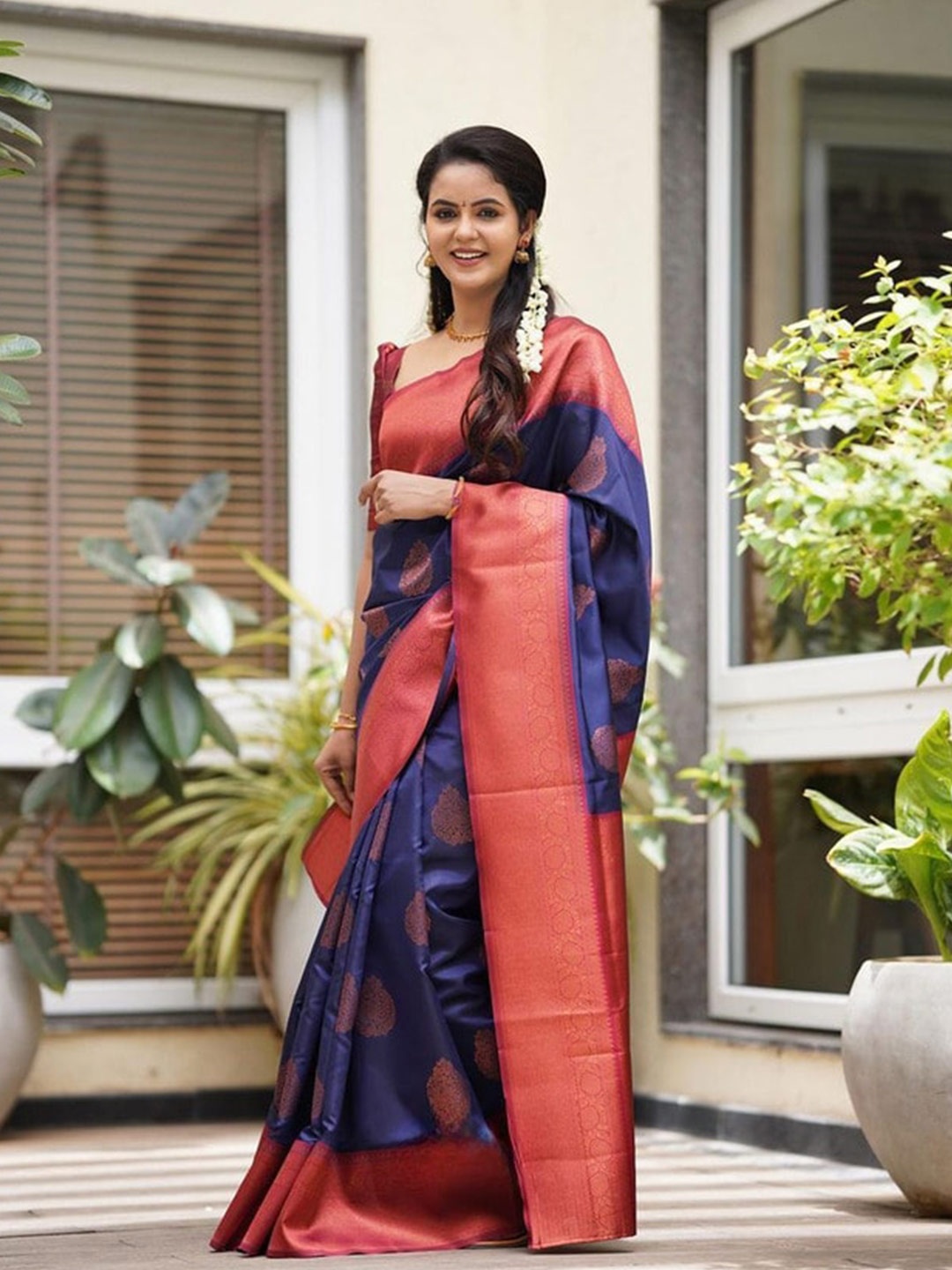 

ORUS Woven Design Zari Silk Blend Kanjeevaram Saree, Blue