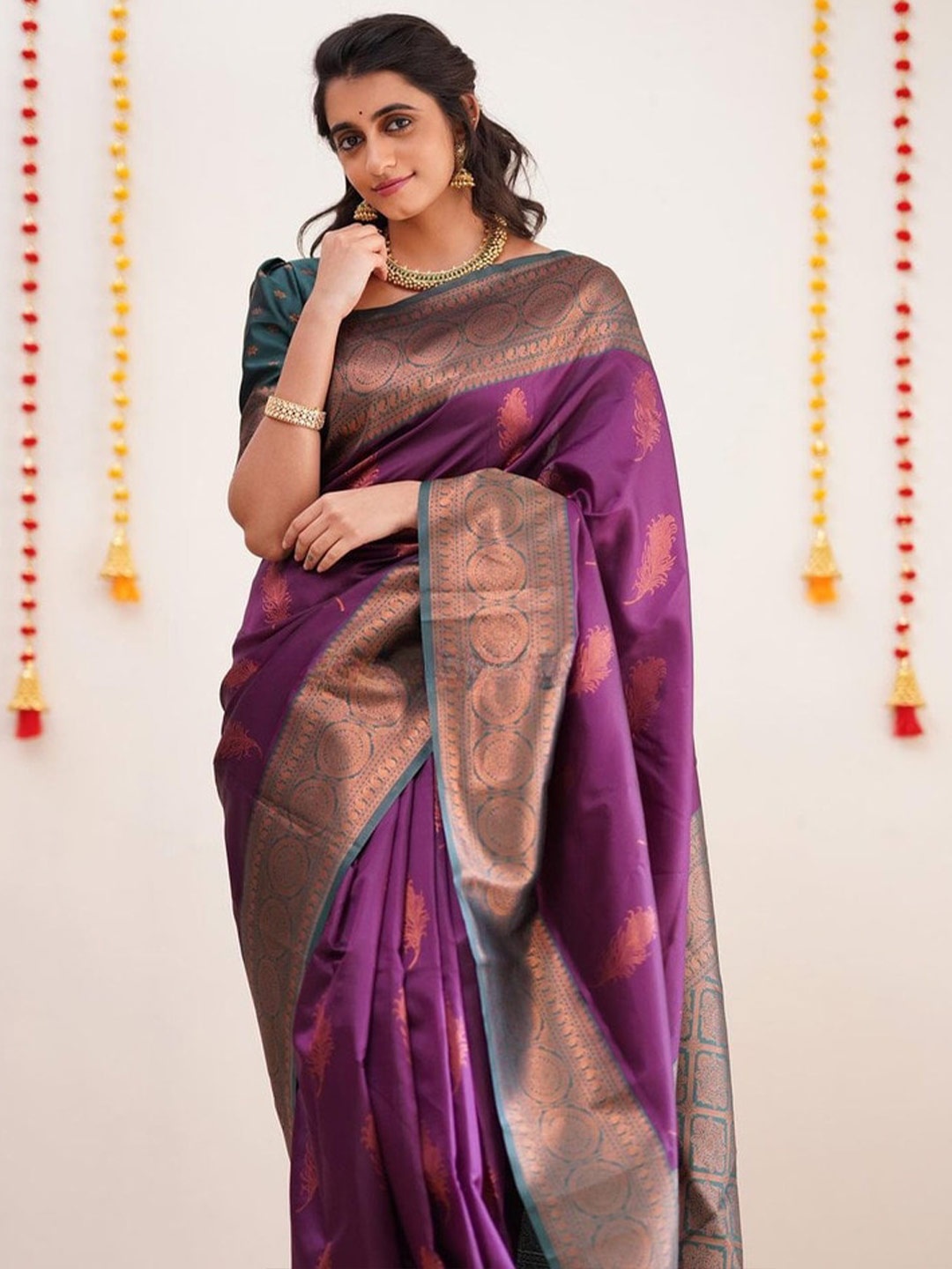 

ORUS Woven Design Zari Silk Blend Kanjeevaram Saree, Purple