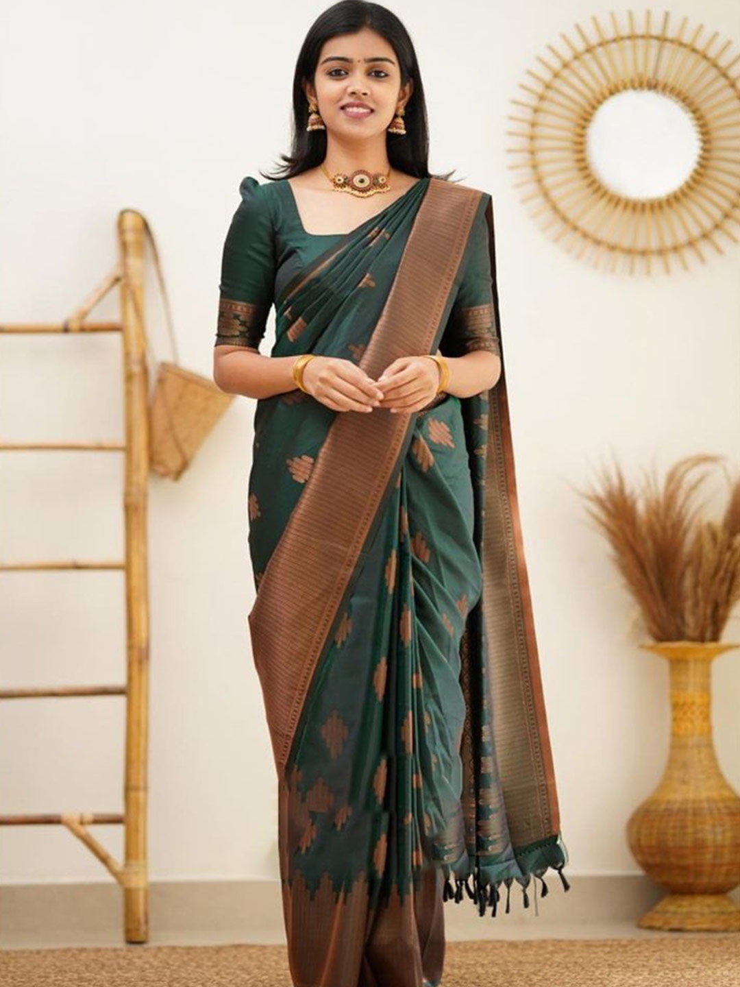 

ORUS Woven Design Zari Silk Blend Kanjeevaram Saree, Green