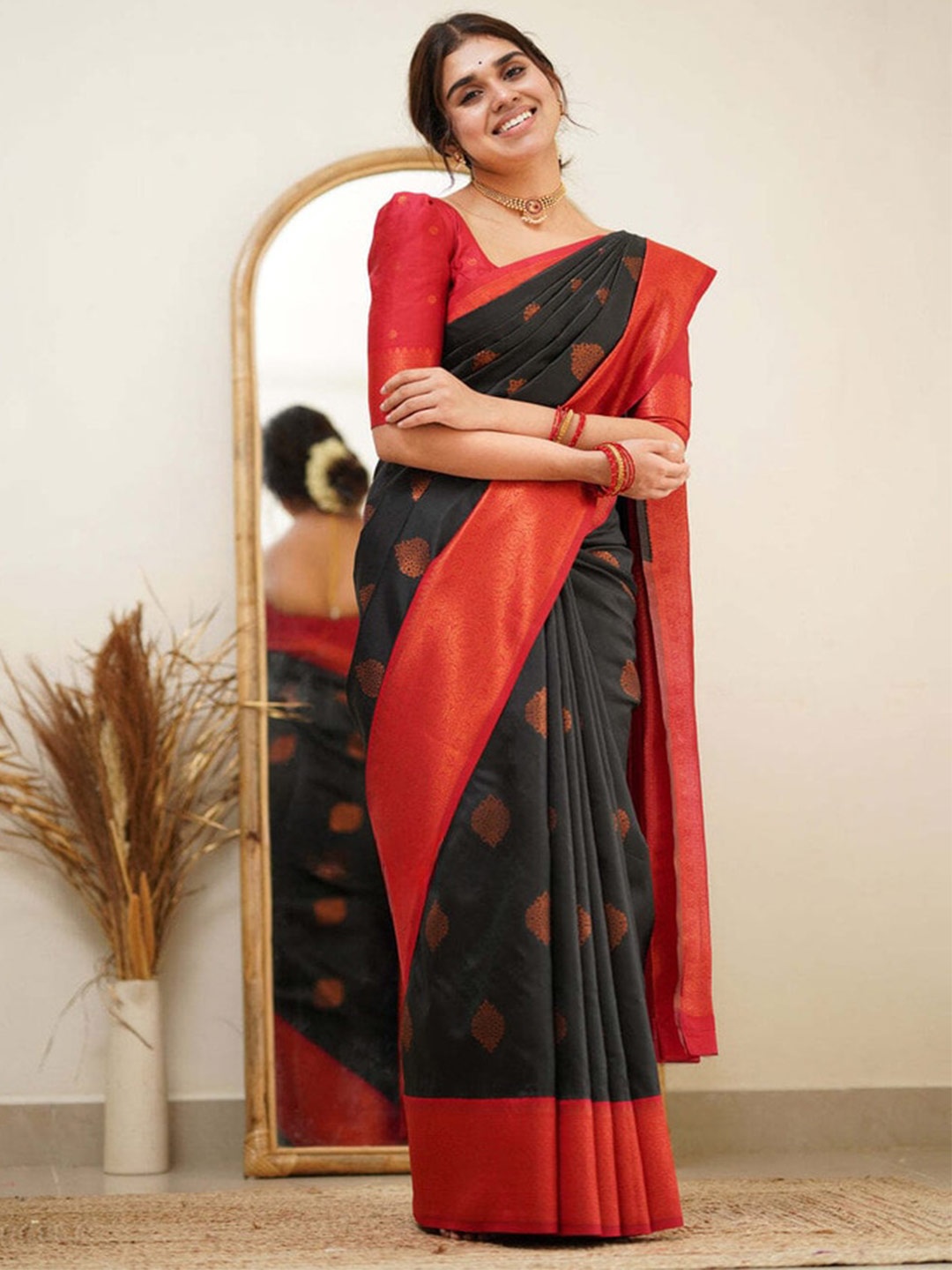 

ORUS Woven Design Zari Silk Blend Kanjeevaram Saree, Black