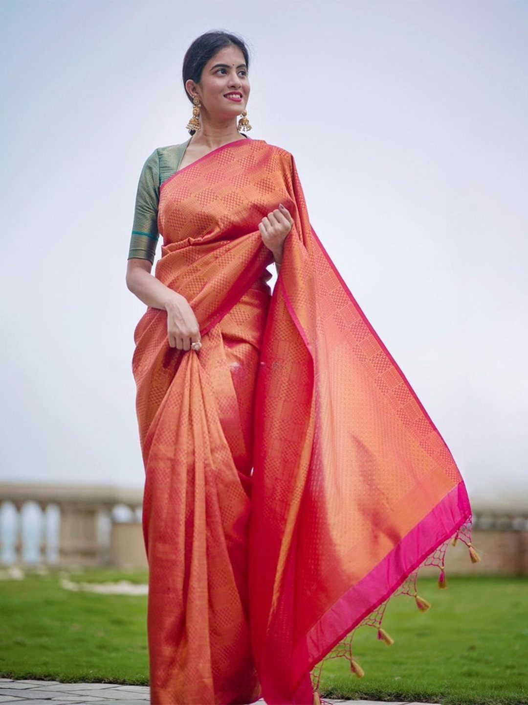 

ORUS Woven Design Zari Silk Blend Kanjeevaram Saree, Pink