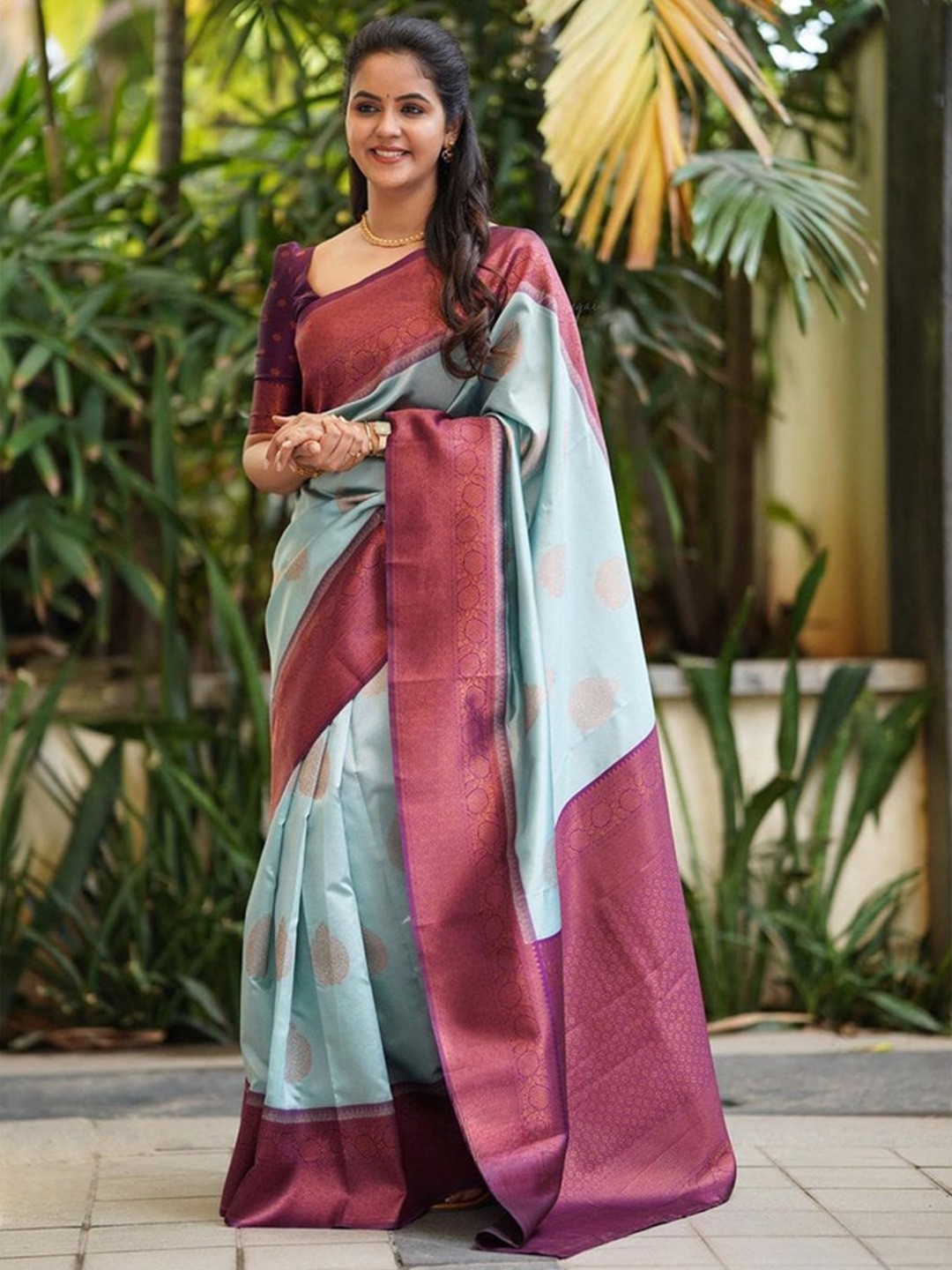 

ORUS Woven Design Zari Silk Blend Kanjeevaram Saree, Blue