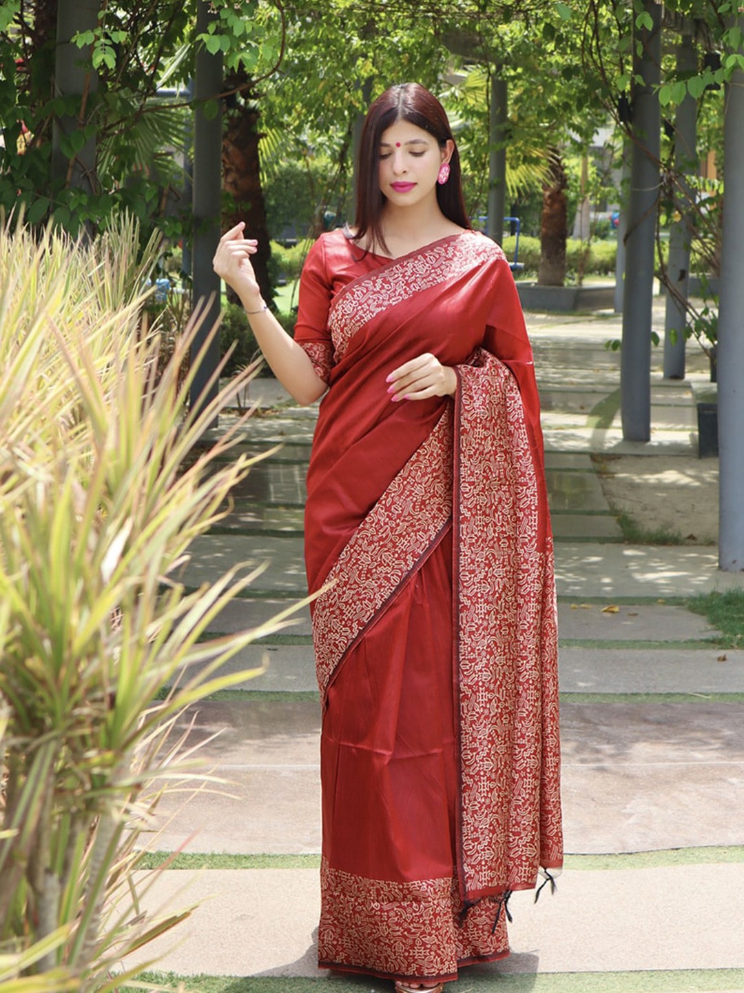 

ORUS Silk Blend Kanjeevaram Saree, Red